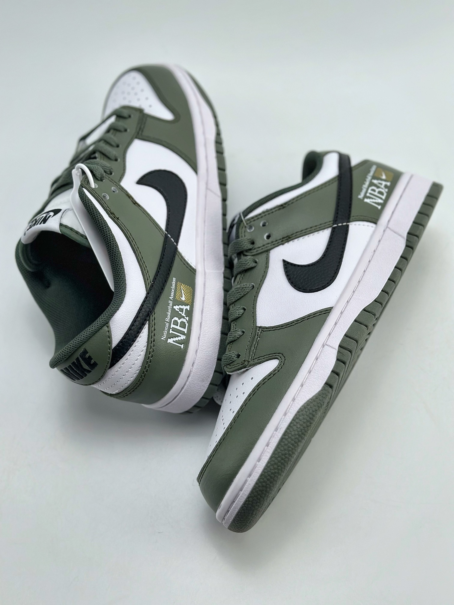 200 NIKE SB Dunk Low 绿白 FZ4624-001