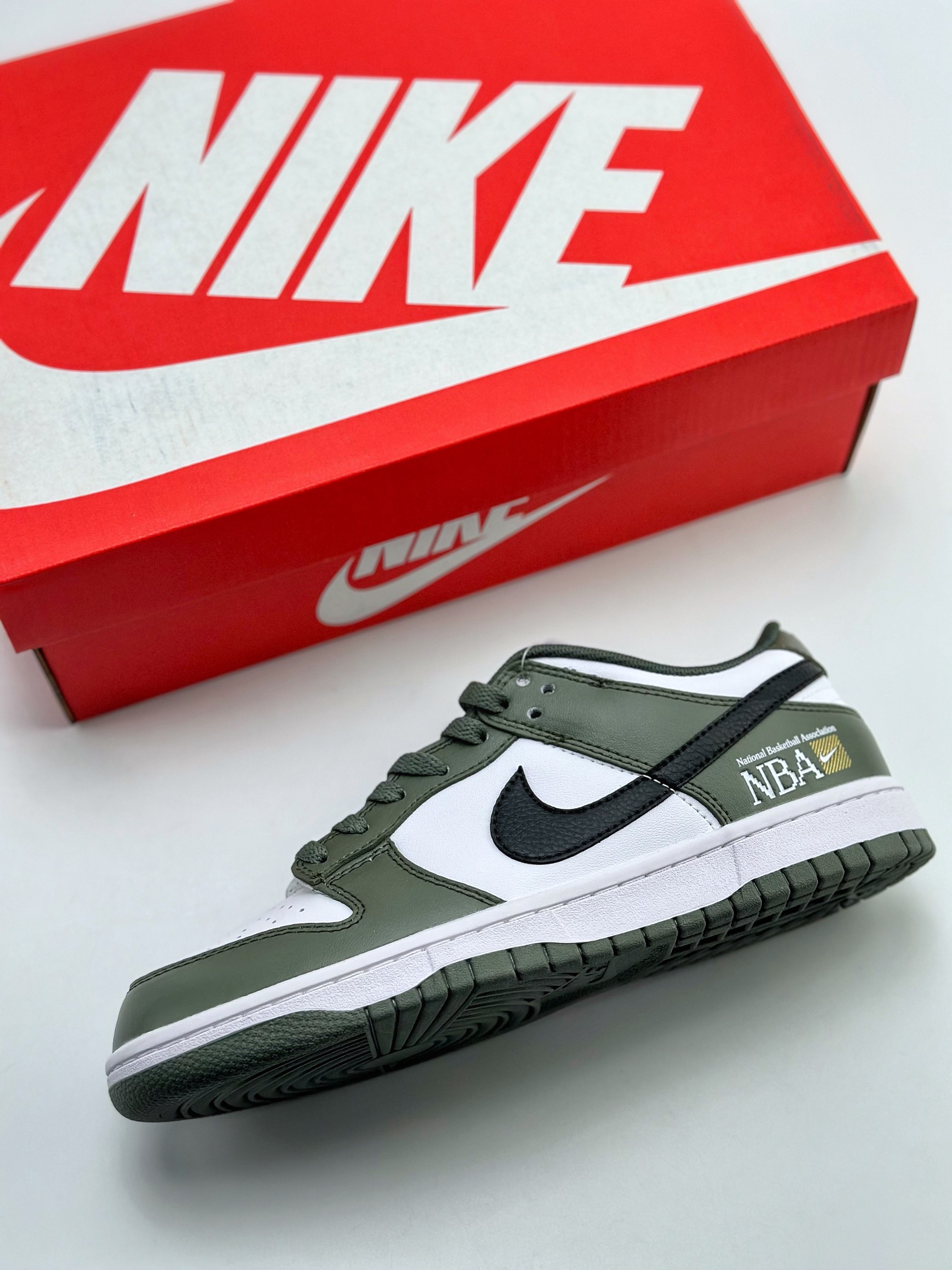 200 NIKE SB Dunk Low 绿白 FZ4624-001