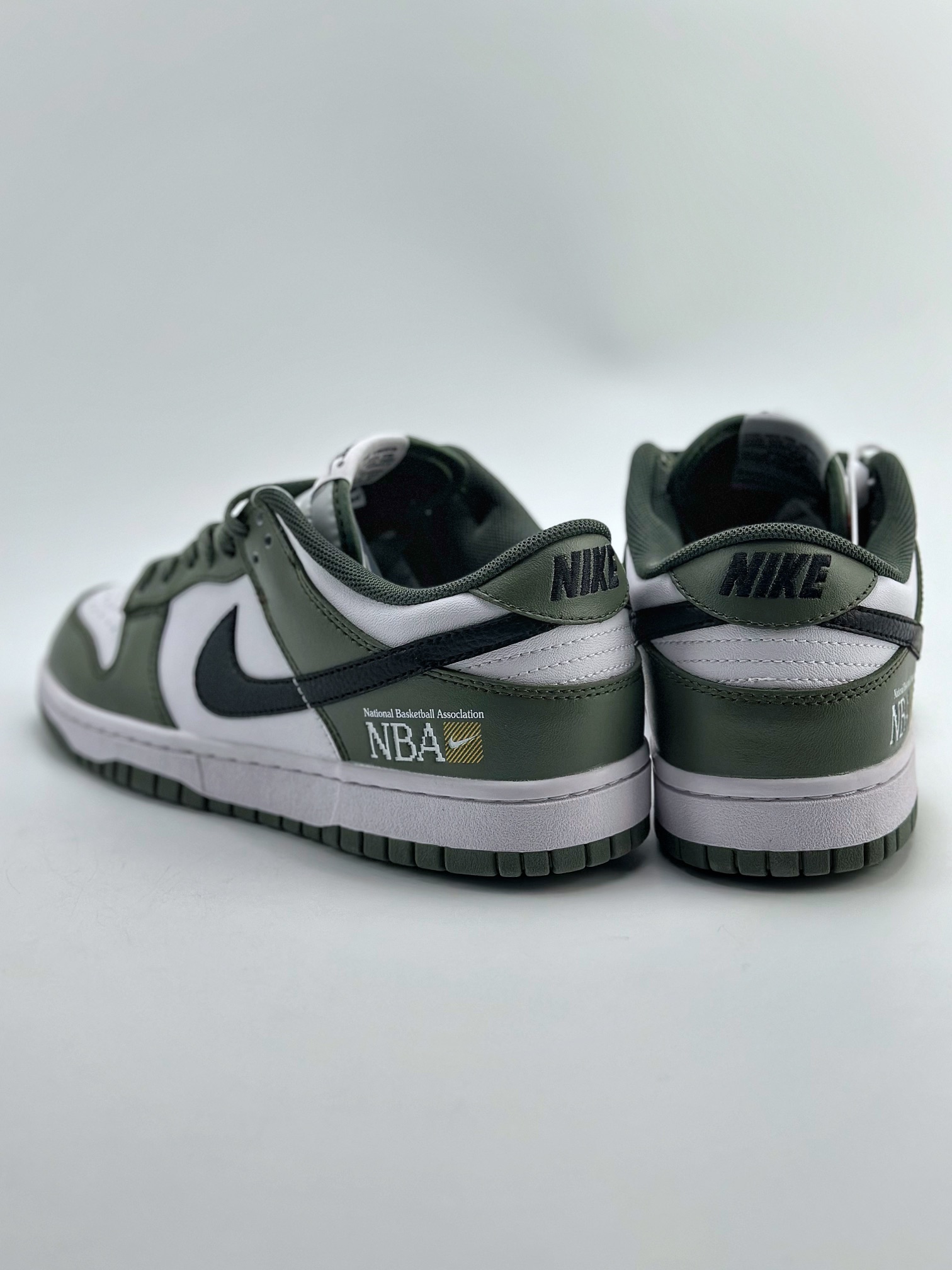 200 NIKE SB Dunk Low 绿白 FZ4624-001