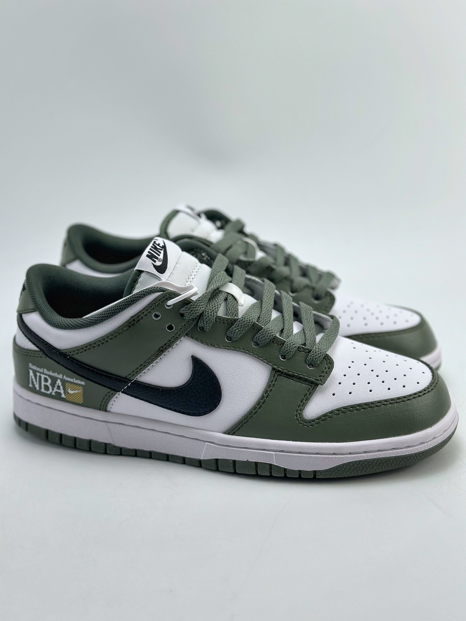 200 NIKE SB Dunk Low 绿白 FZ4624-001