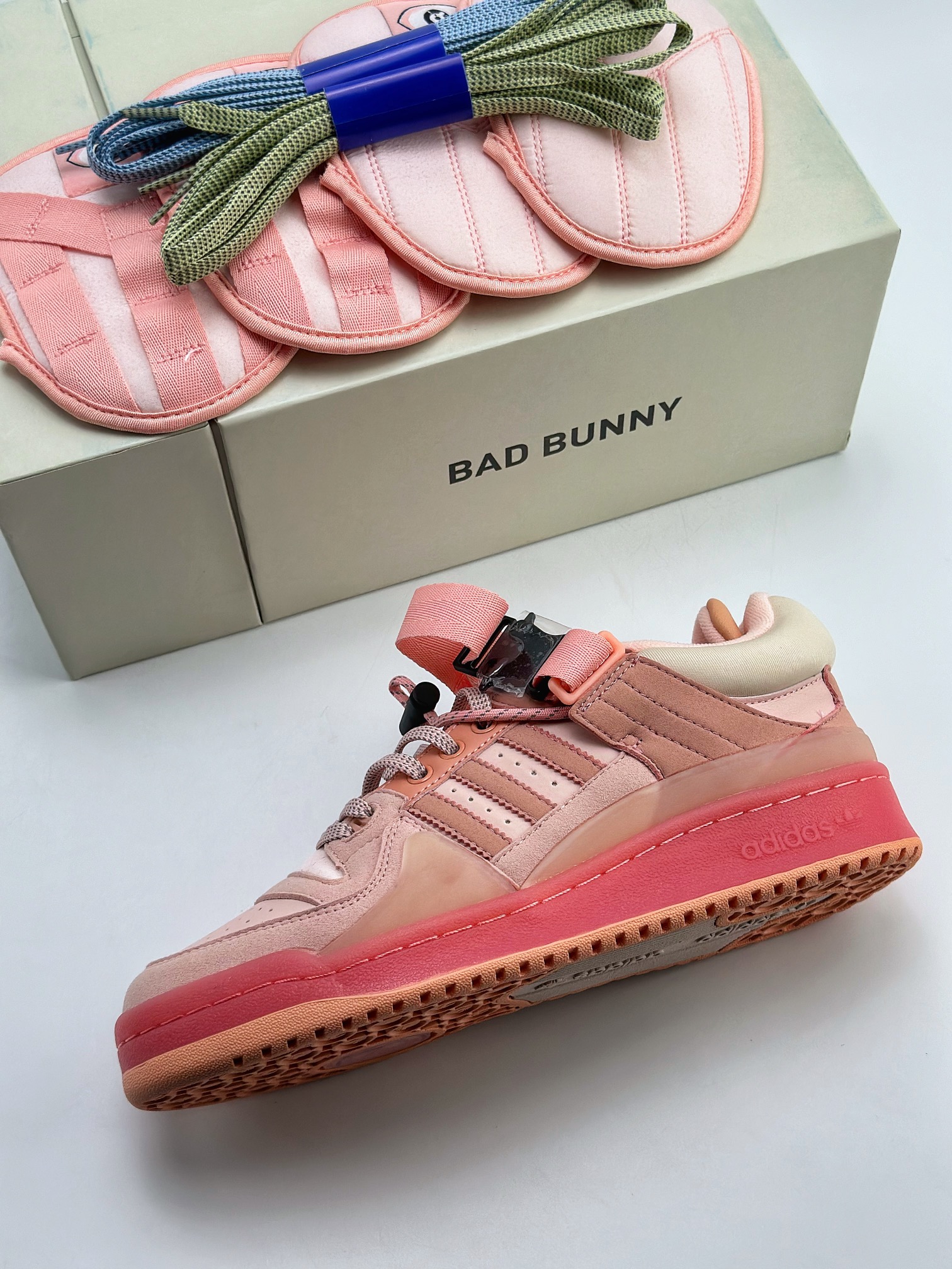 280 Adidas   Originals Campus x BAD BUNNY 坏痞兔联名复古潮流休闲面包鞋 GW02656