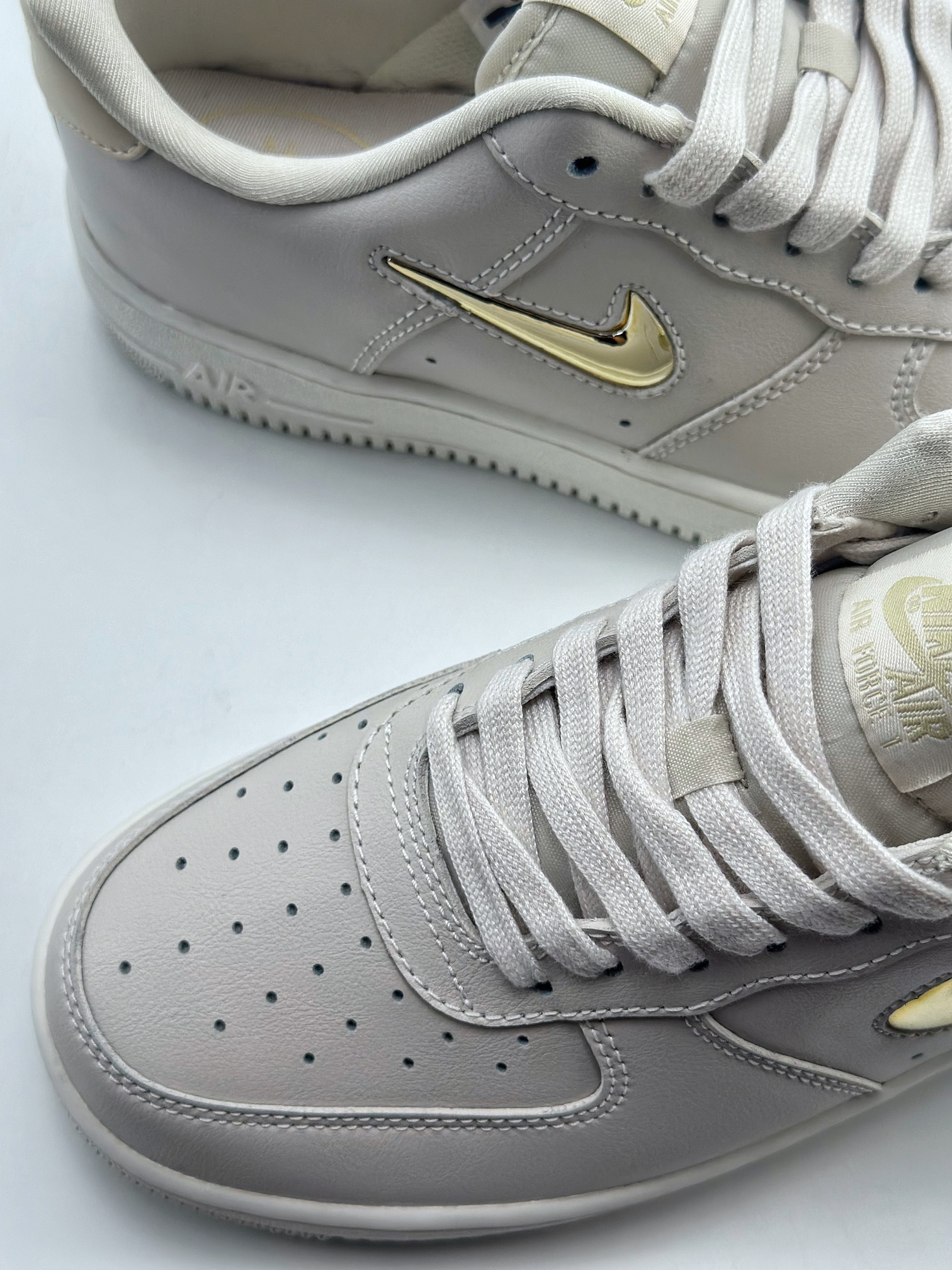 200 Nike Air Force 1 Low 07 灰金水晶勾 AO3814-001