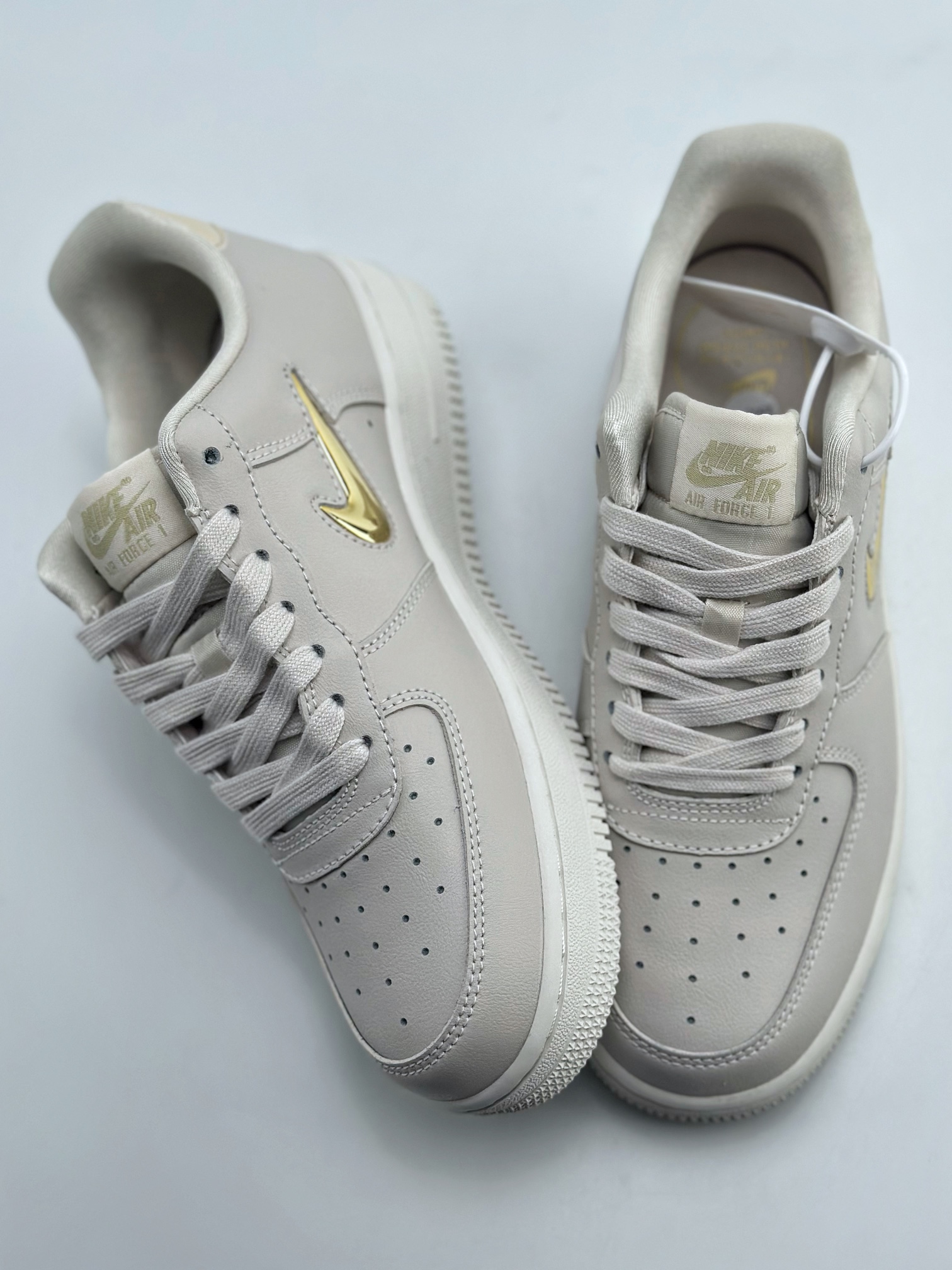 200 Nike Air Force 1 Low 07 灰金水晶勾 AO3814-001