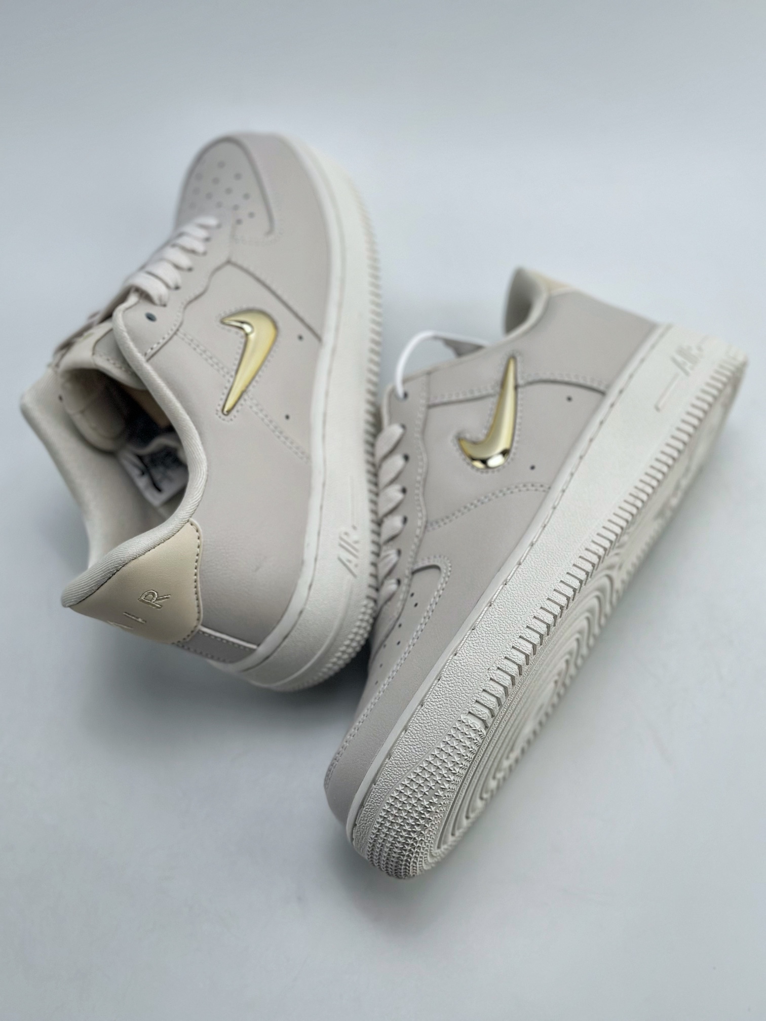 200 Nike Air Force 1 Low 07 灰金水晶勾 AO3814-001