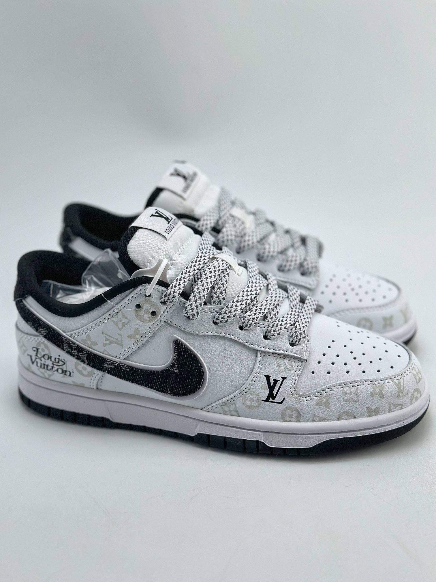 220 NIKE SB Dunk Low x Louis Vuitton 白黑LV印花 DD1391-136