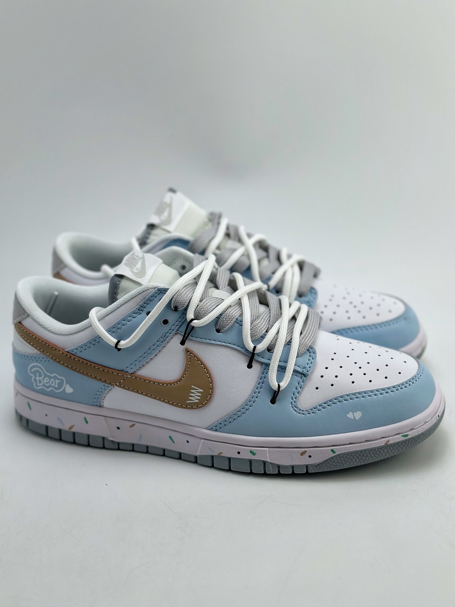 NIKE SB Dunk Low ”Neutral Grey” 小熊物语 DV0831-101