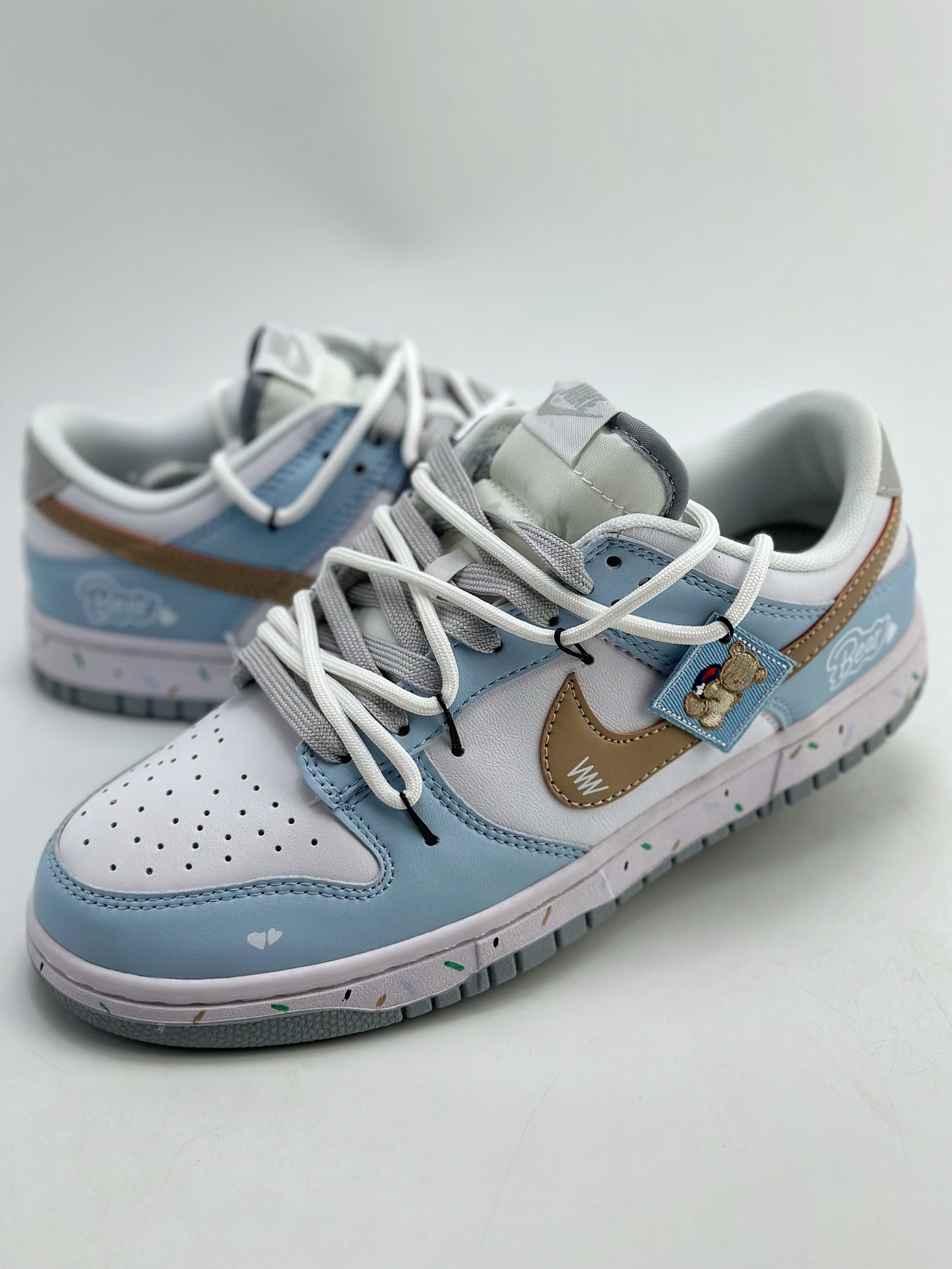 NIKE SB Dunk Low ”Neutral Grey” 小熊物语 DV0831-101