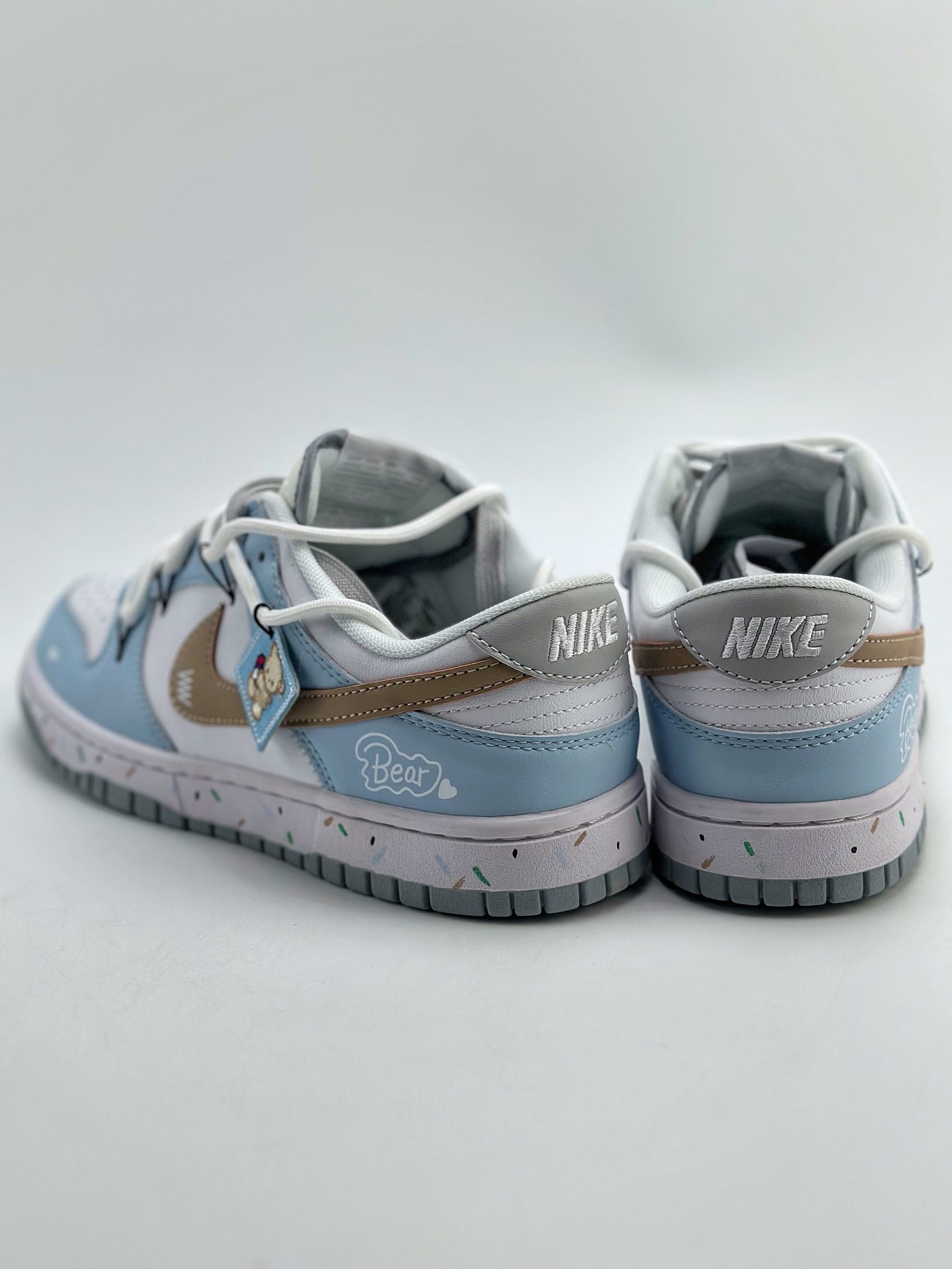 NIKE SB Dunk Low ”Neutral Grey” 小熊物语 DV0831-101