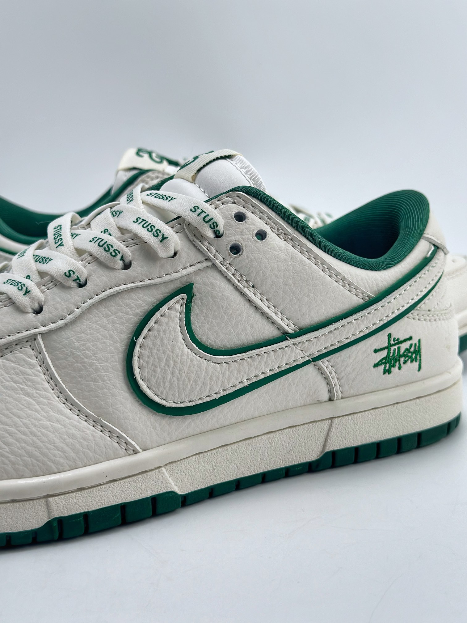 260 Nike SB Dunk Low x Stussy 斯图西联名白绿 JH5812-912