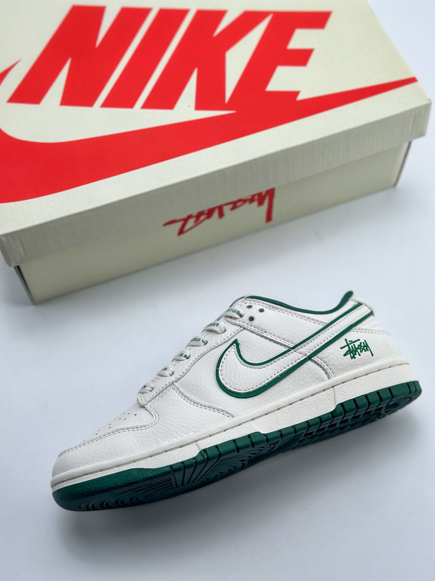 260 Nike SB Dunk Low x Stussy 斯图西联名白绿 JH5812-912