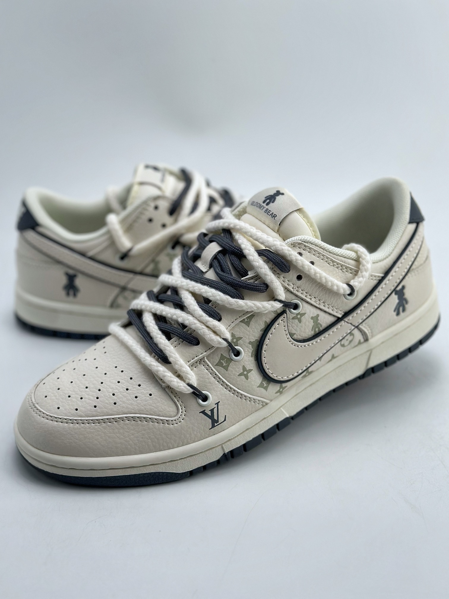 300 Nike SB Dunk Low 绑带高端定制 灰暴力熊 FC1688-136