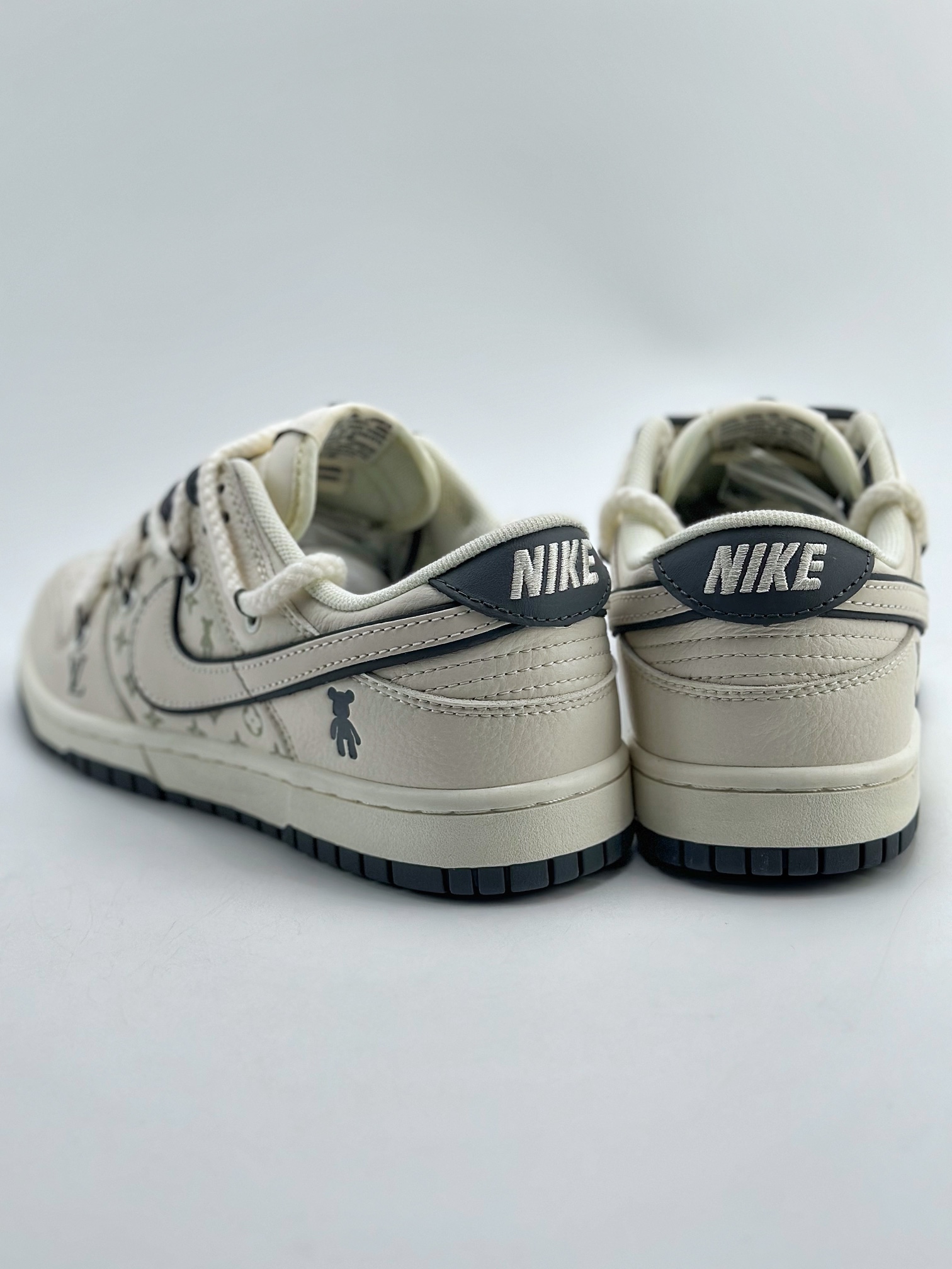 300 Nike SB Dunk Low 绑带高端定制 灰暴力熊 FC1688-136