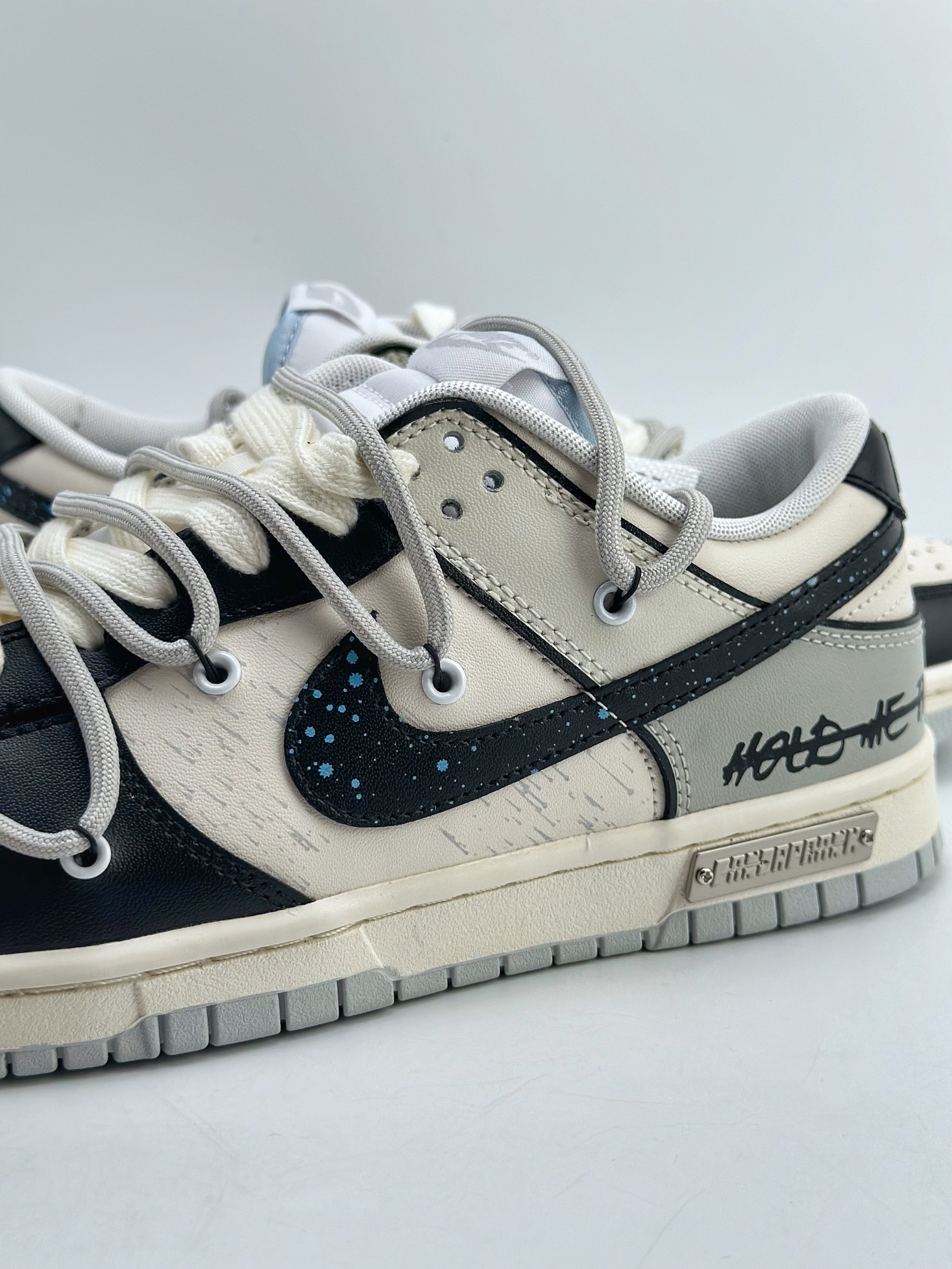 280 Nike SB Dunk Low 熊猫恶作剧宇宙探索 DV0834-101