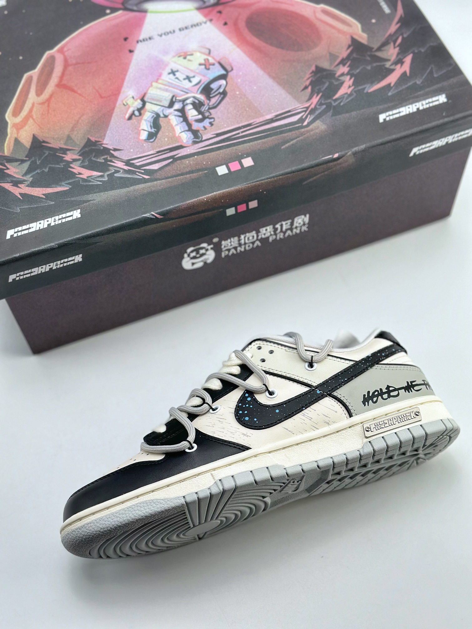 280 Nike SB Dunk Low 熊猫恶作剧宇宙探索 DV0834-101