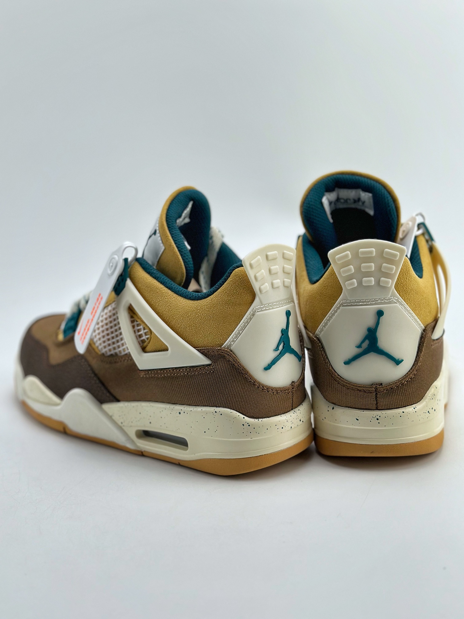 240 Air Jordan 4 Retro x Nike SB 乔丹四代棕白  FB2214-200