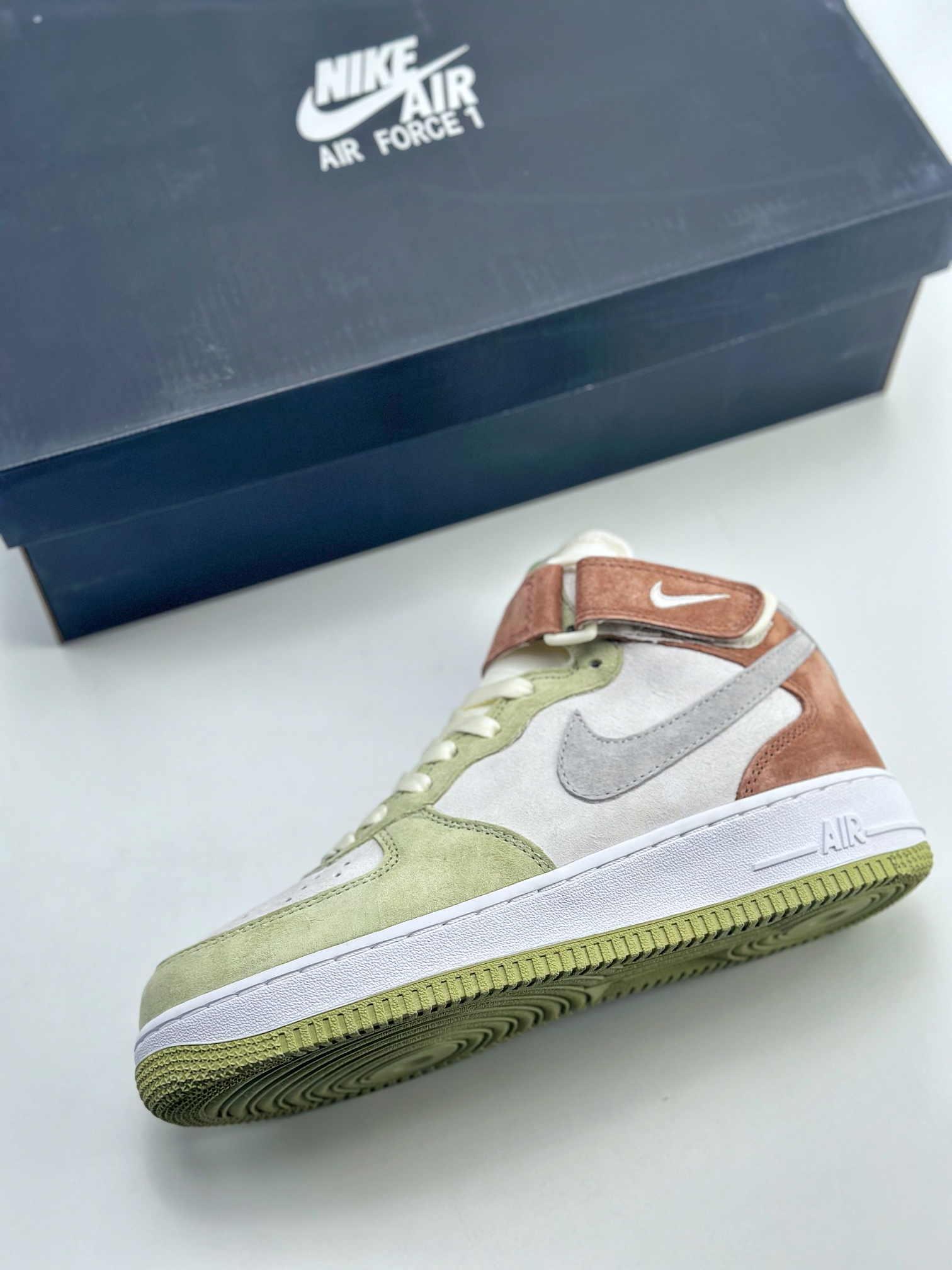 280 Nike Air Force 1 Mid 07 麂皮白绿红棕 AL6896-558