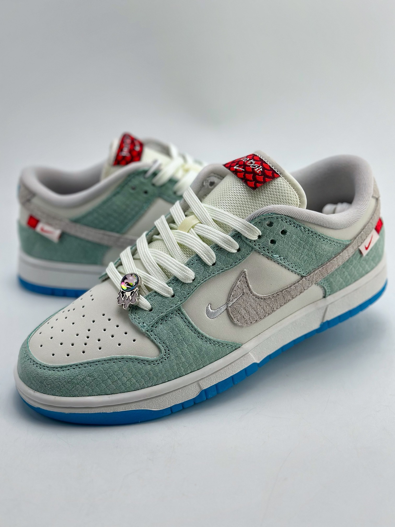 NIKE SB Dunk Low LX ”Year of the Dragon” 龙年 FZ5065-111