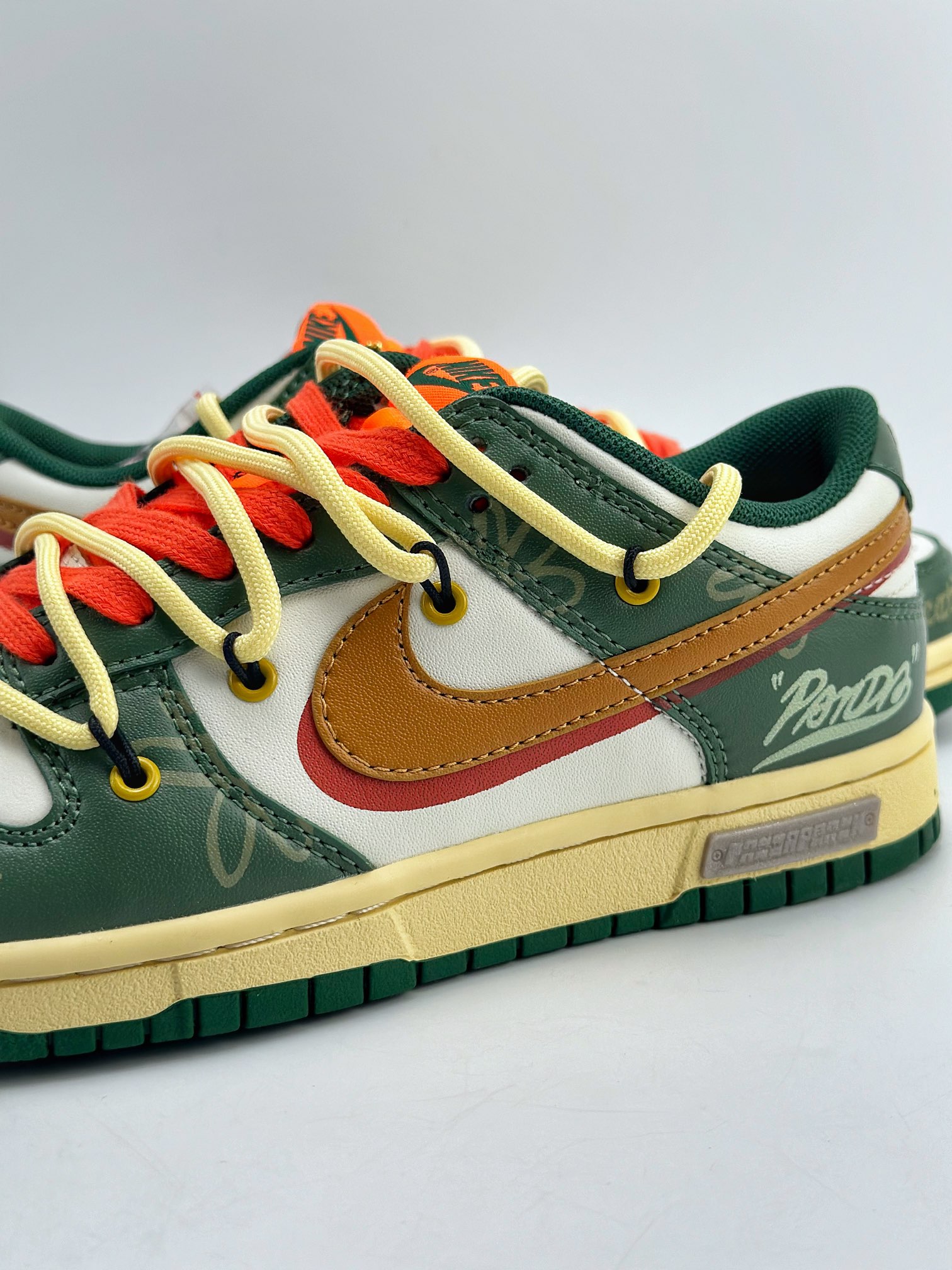 280 Nike SB Dunk Low 熊猫恶作剧 街头涂鸦 夏日涂鸦 DD1391-300