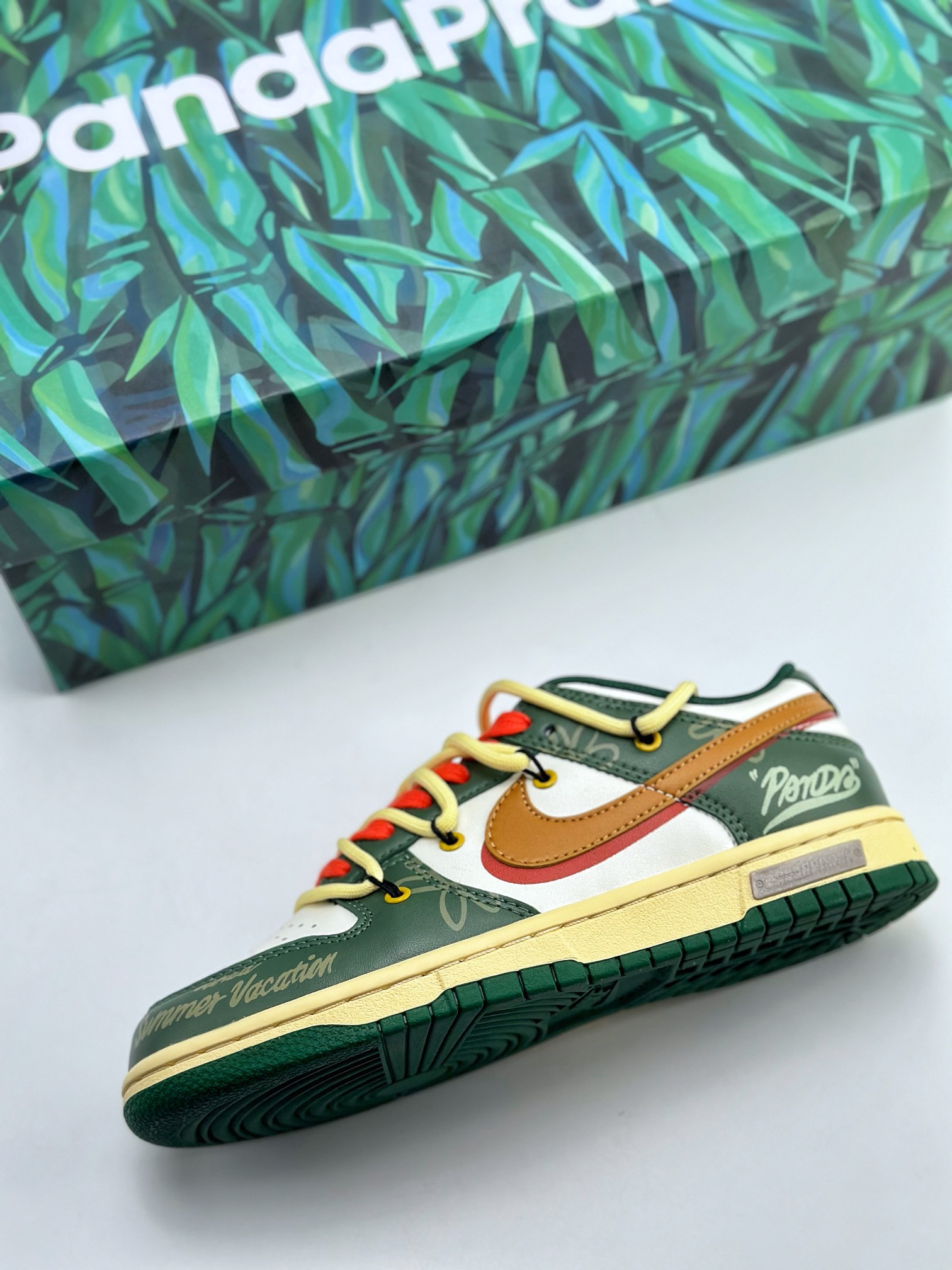 280 Nike SB Dunk Low 熊猫恶作剧 街头涂鸦 夏日涂鸦 DD1391-300