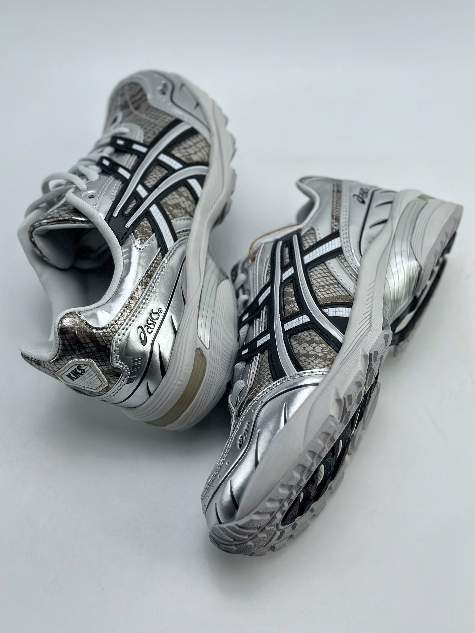 180 亚瑟士/ASICS Tiger GEL-1090系列 1203A214-020