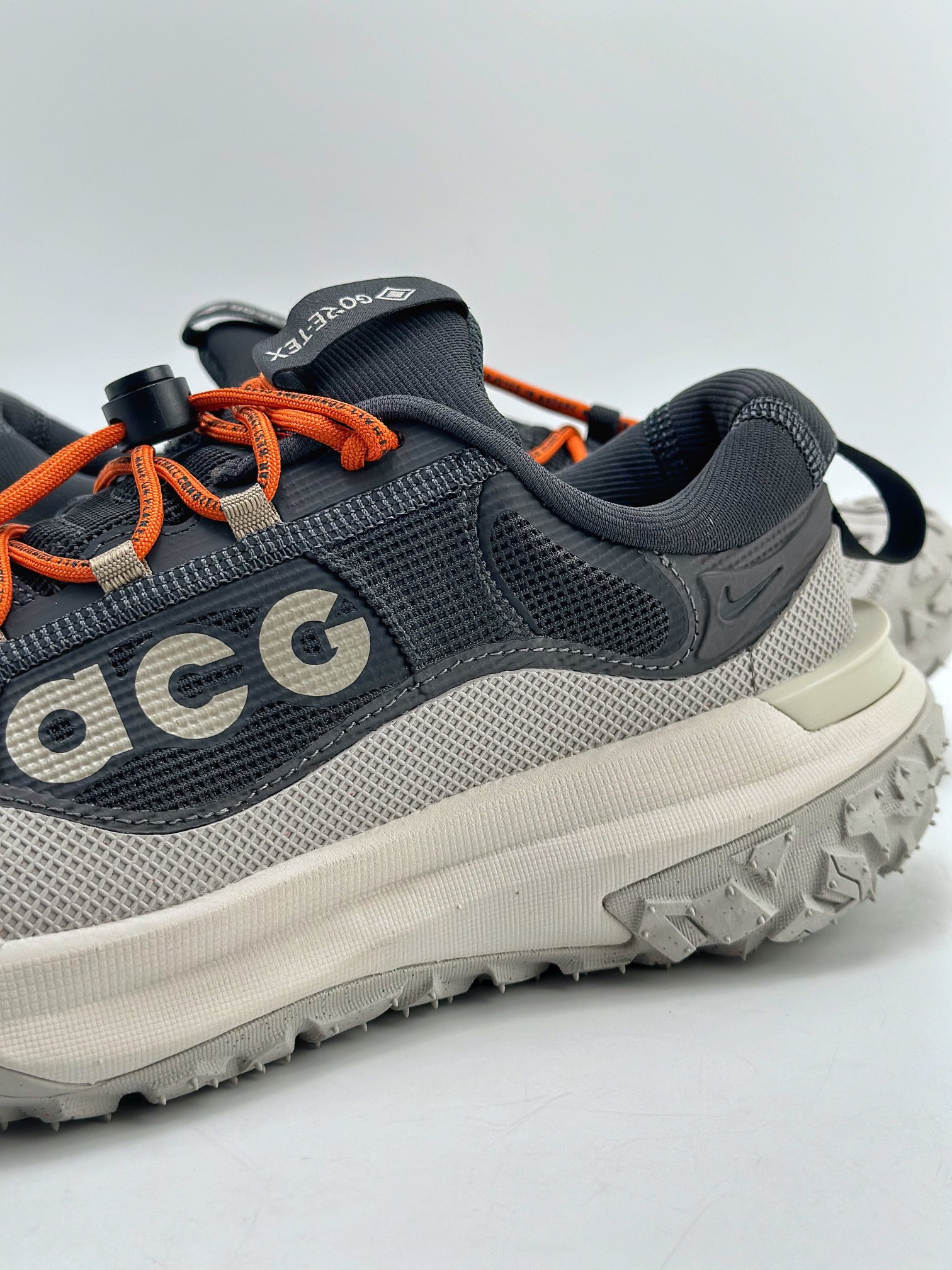 200 Nike  ACG MOUNTAIN FLY 2 LOW 外户登山列系越跑低帮休闲动运徒步鞋 HF6245-002