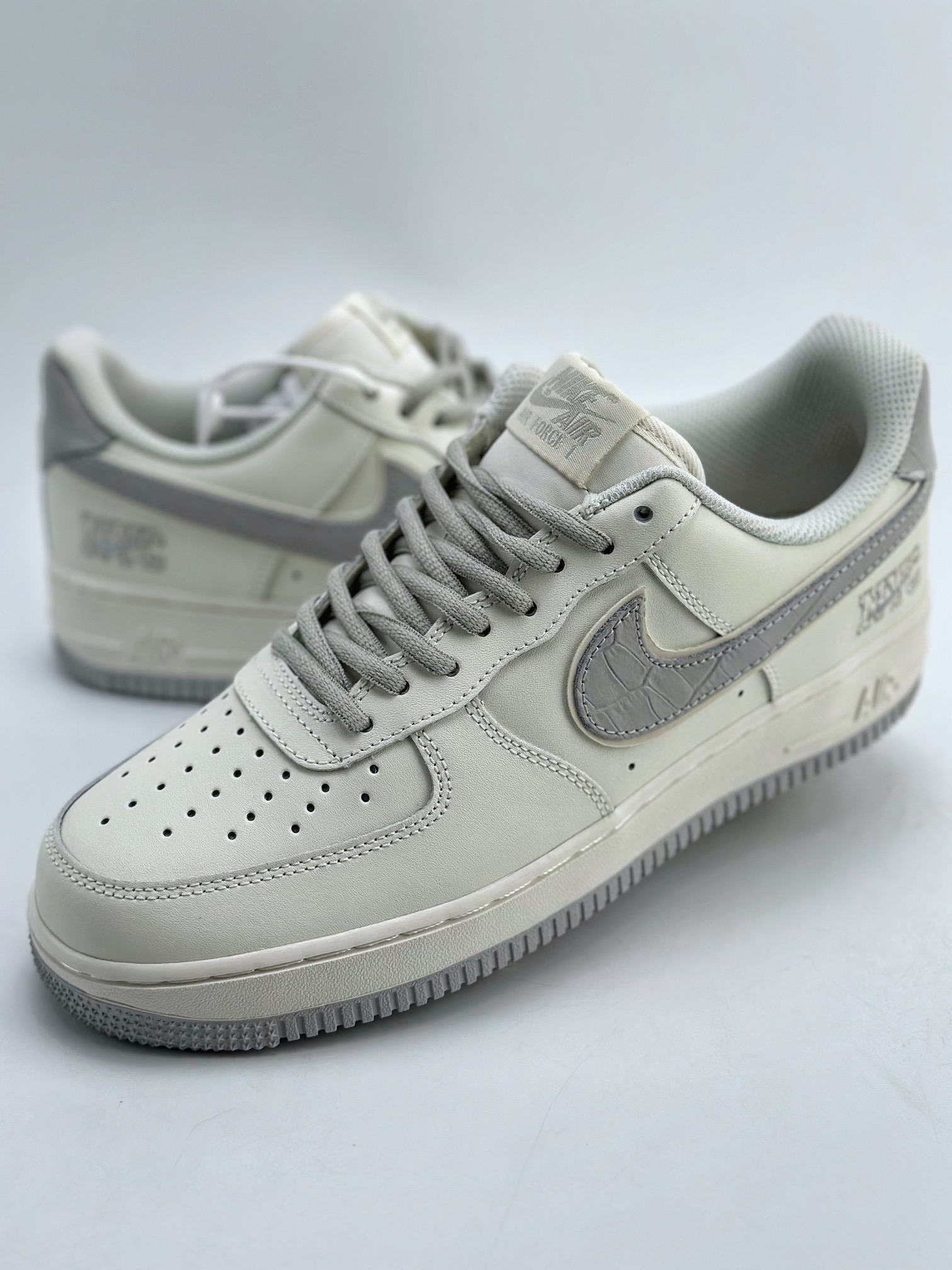 240 Nike Air Force 1 Low 07 米银灰 KL4596-362