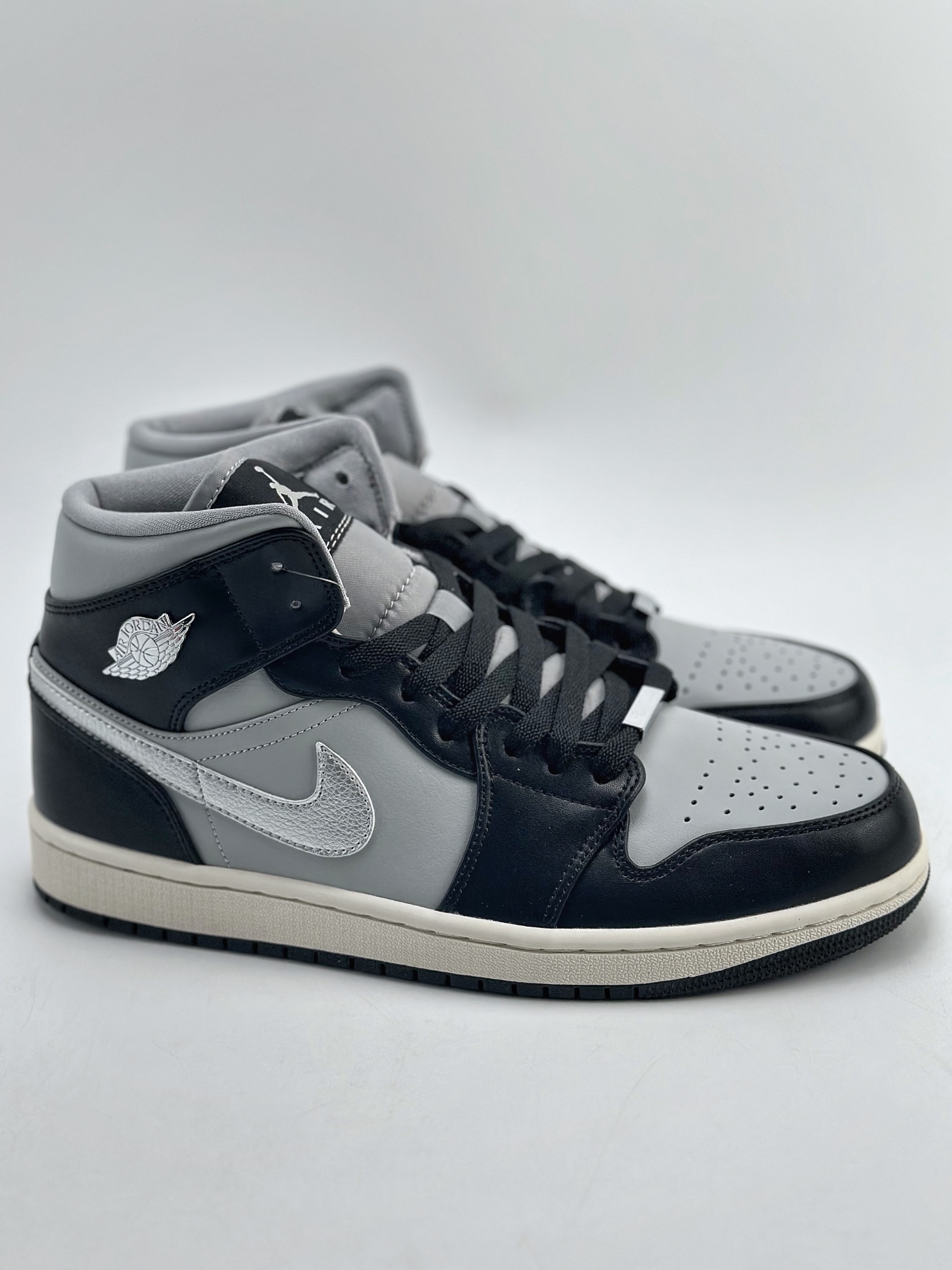 220 Air Jordan 1 Mid SE WMNS 黑白灰 FB9892-002