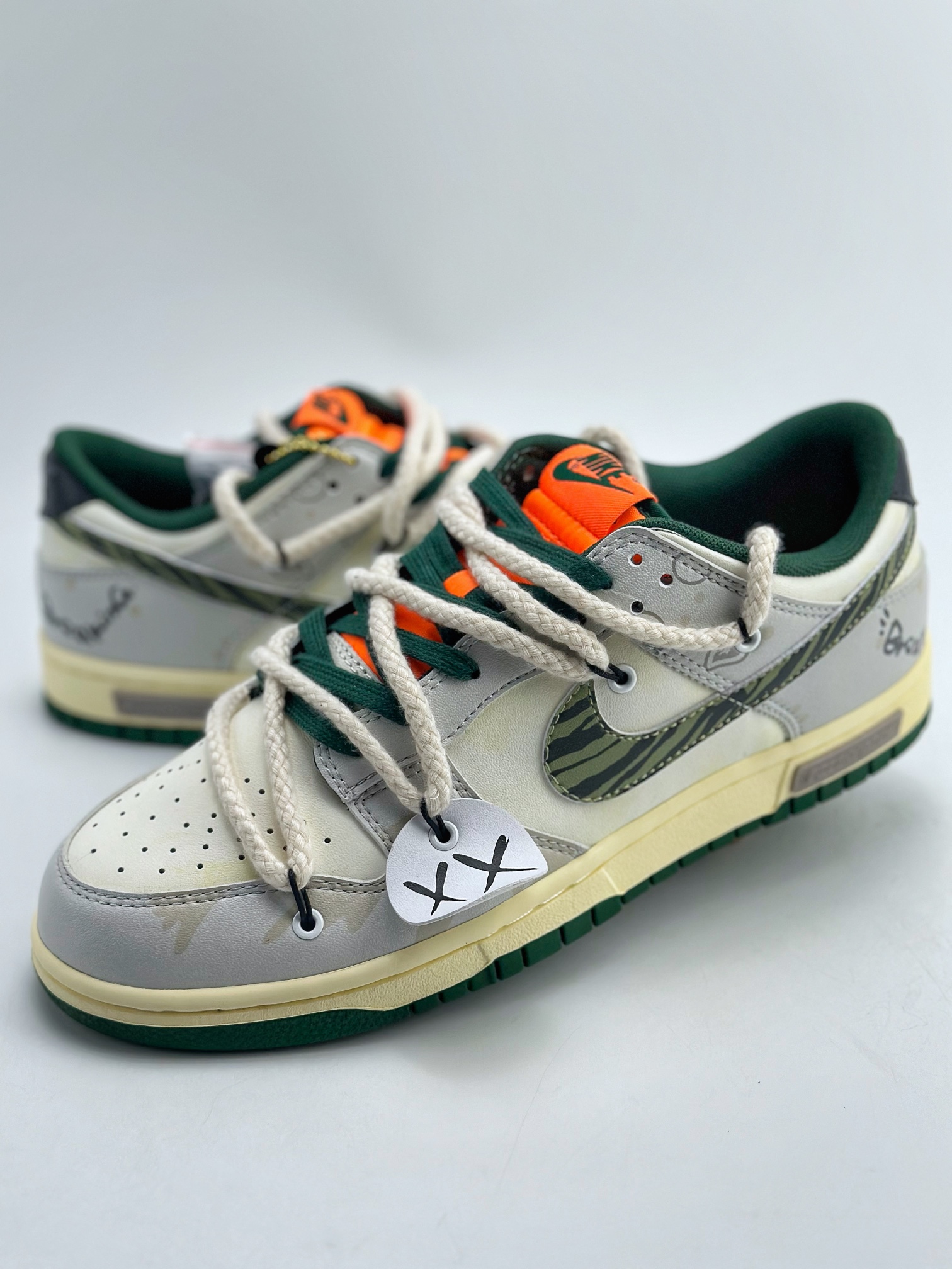 Nike SB Dunk Low 熊猫恶作剧 DD1391-300