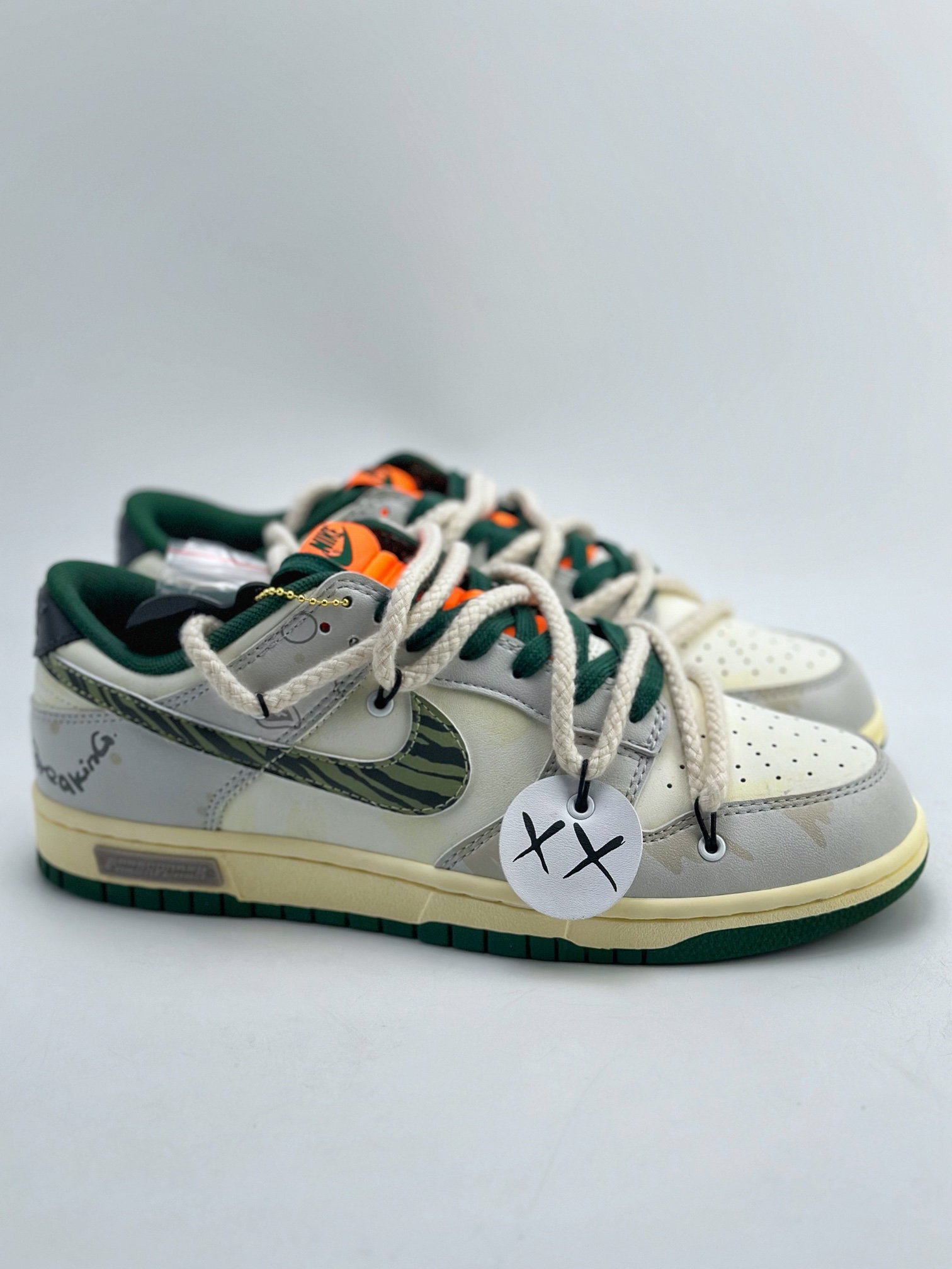 Nike SB Dunk Low 熊猫恶作剧 DD1391-300