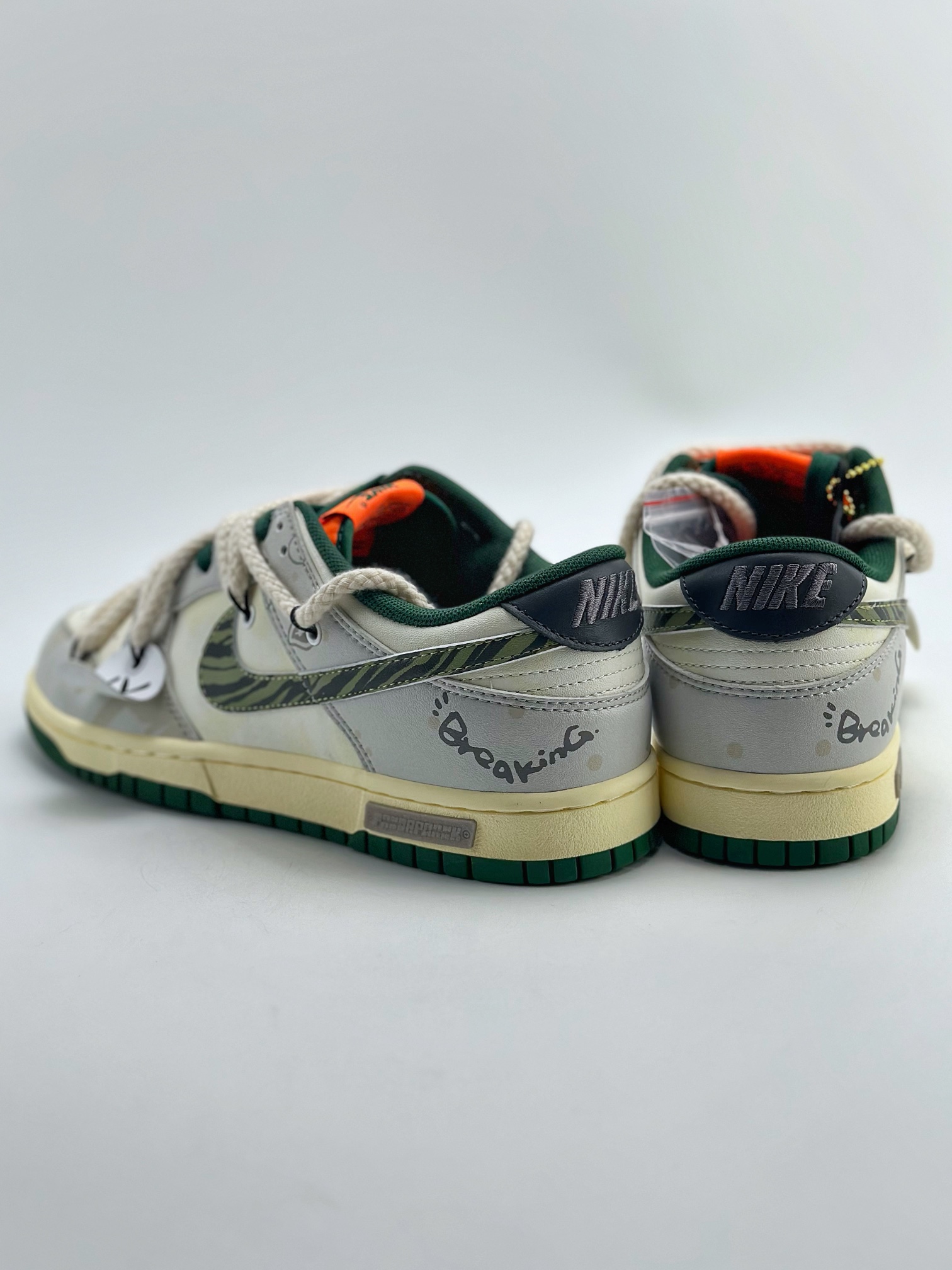 Nike SB Dunk Low 熊猫恶作剧 DD1391-300