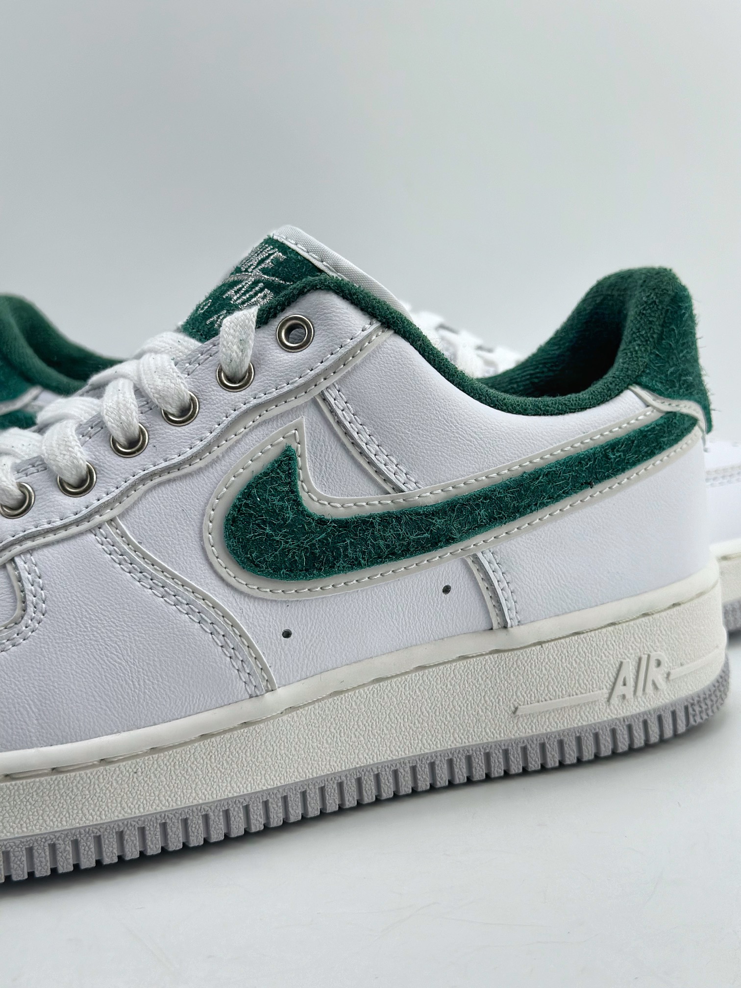 220 Nike Air Force 1 Low 07 x Division Street "Ducks of a Feather" 白绿 HF0012-100