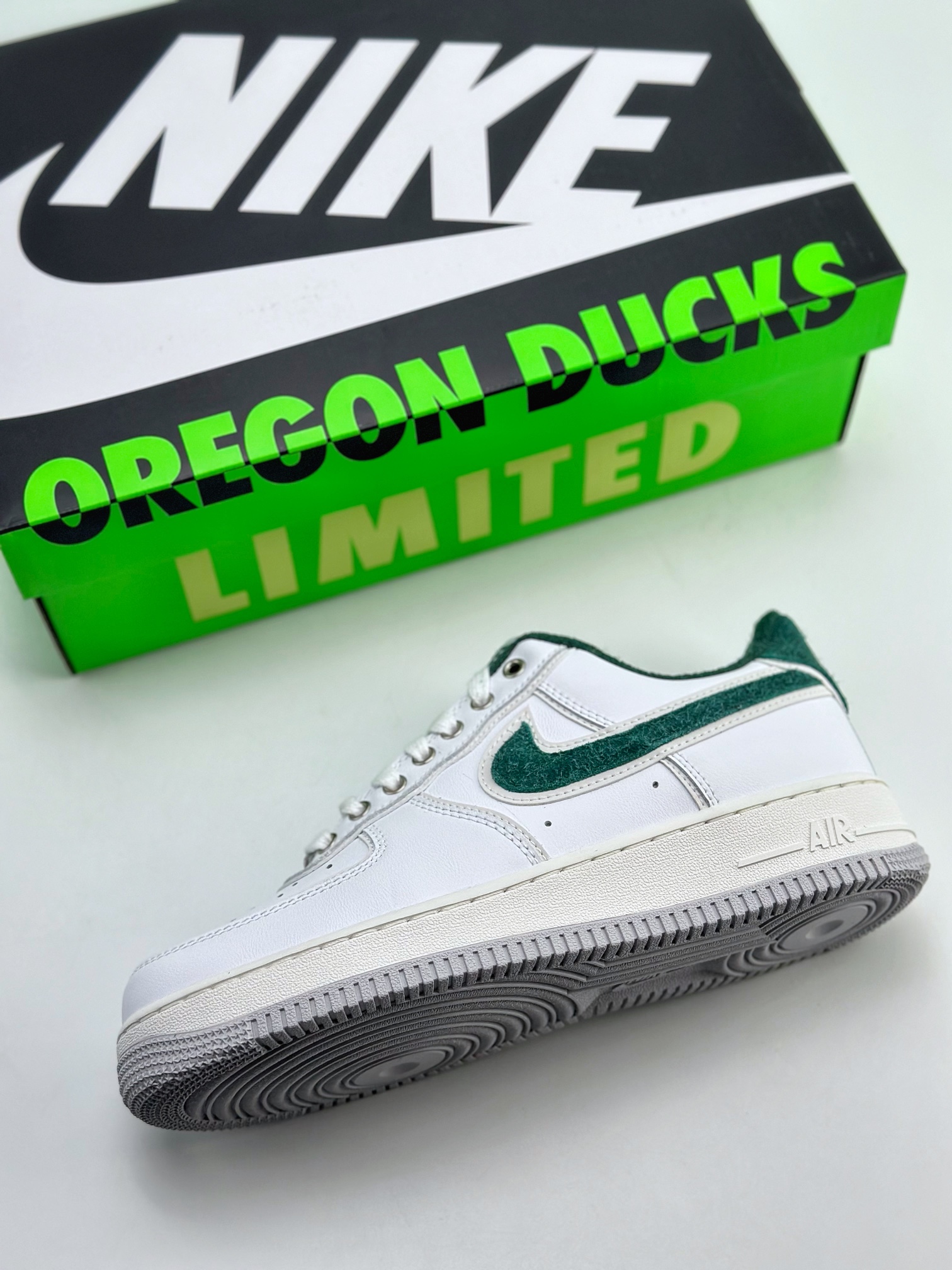 220 Nike Air Force 1 Low 07 x Division Street "Ducks of a Feather" 白绿 HF0012-100