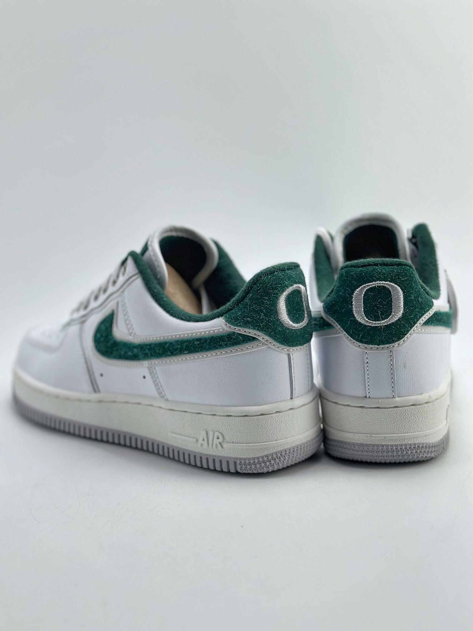 220 Nike Air Force 1 Low 07 x Division Street "Ducks of a Feather" 白绿 HF0012-100