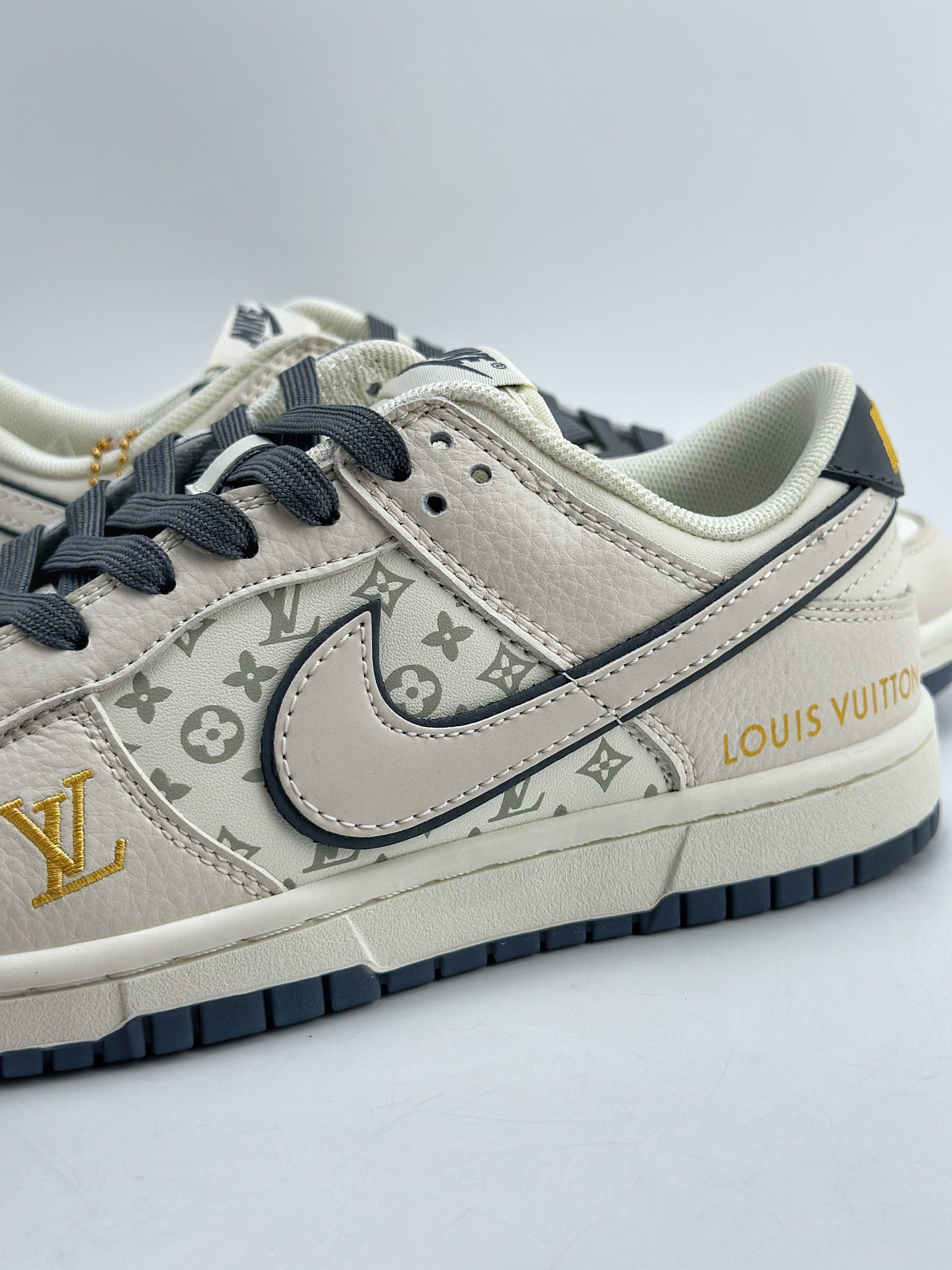 Nike SB Dunk Low Louis Vuitton White Grey Gold LV Print FC1688-128