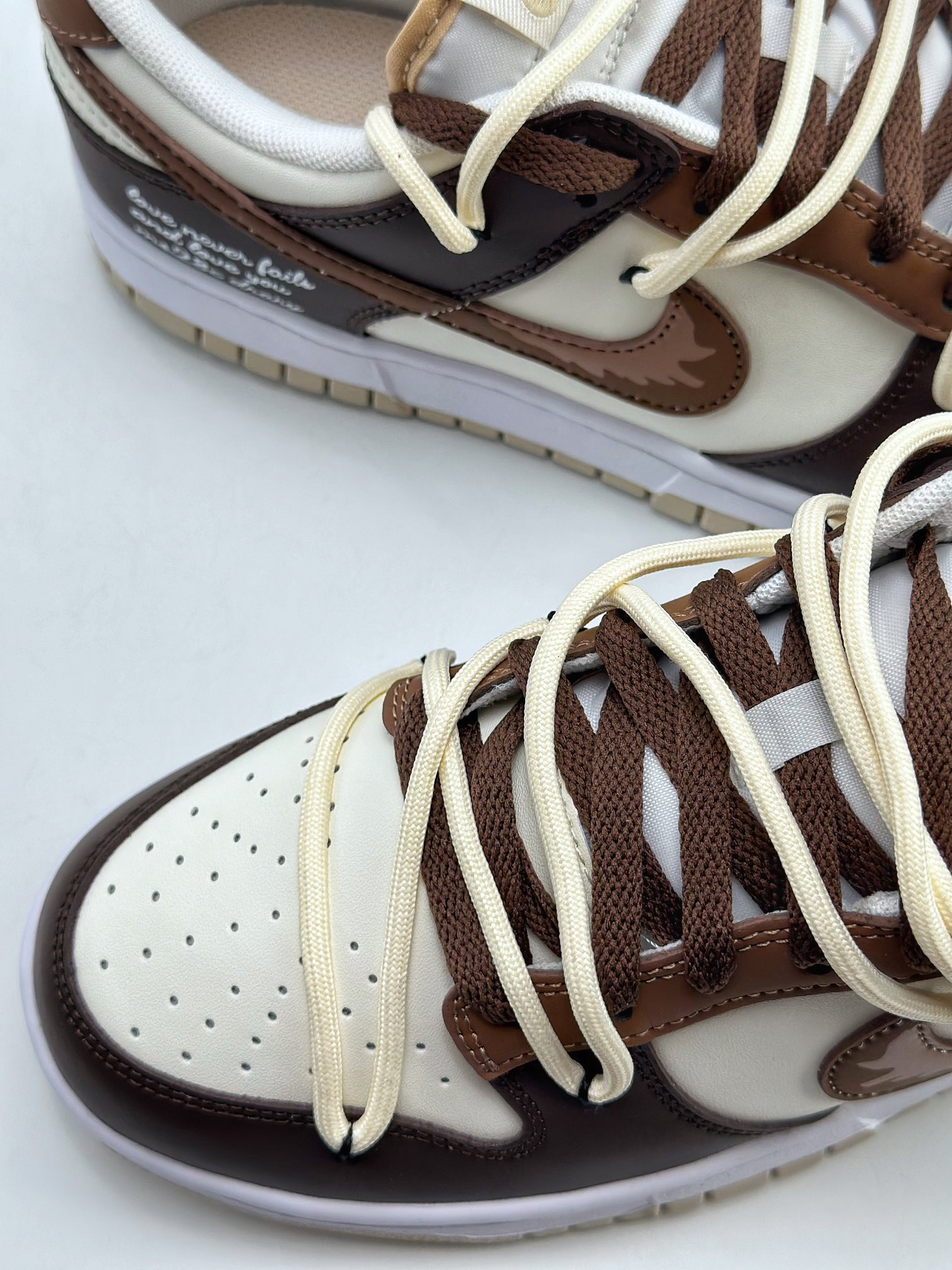 NIKE SB Dunk Low Mocha Beige DV0831-003