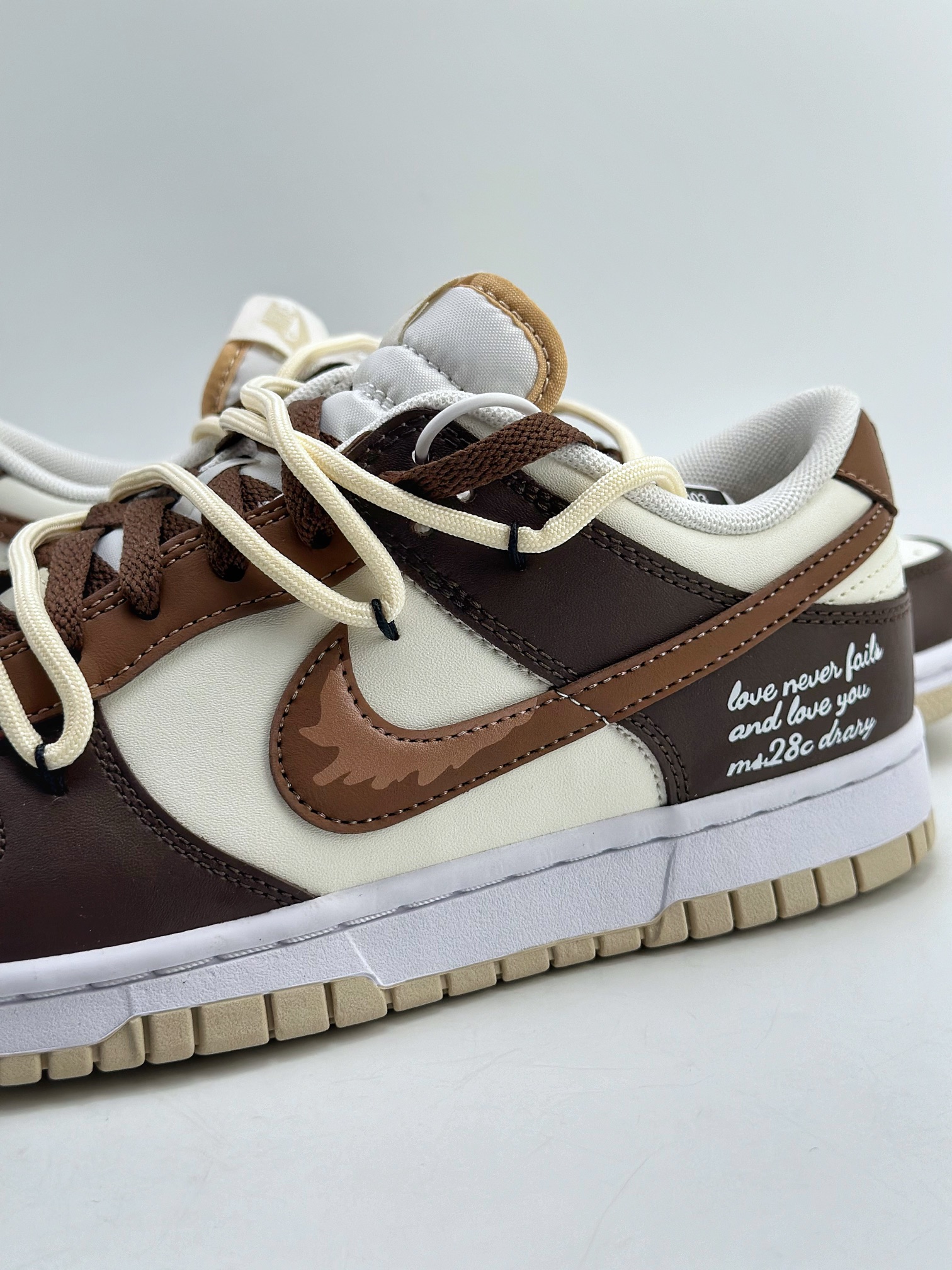 NIKE SB Dunk Low Mocha Beige DV0831-003