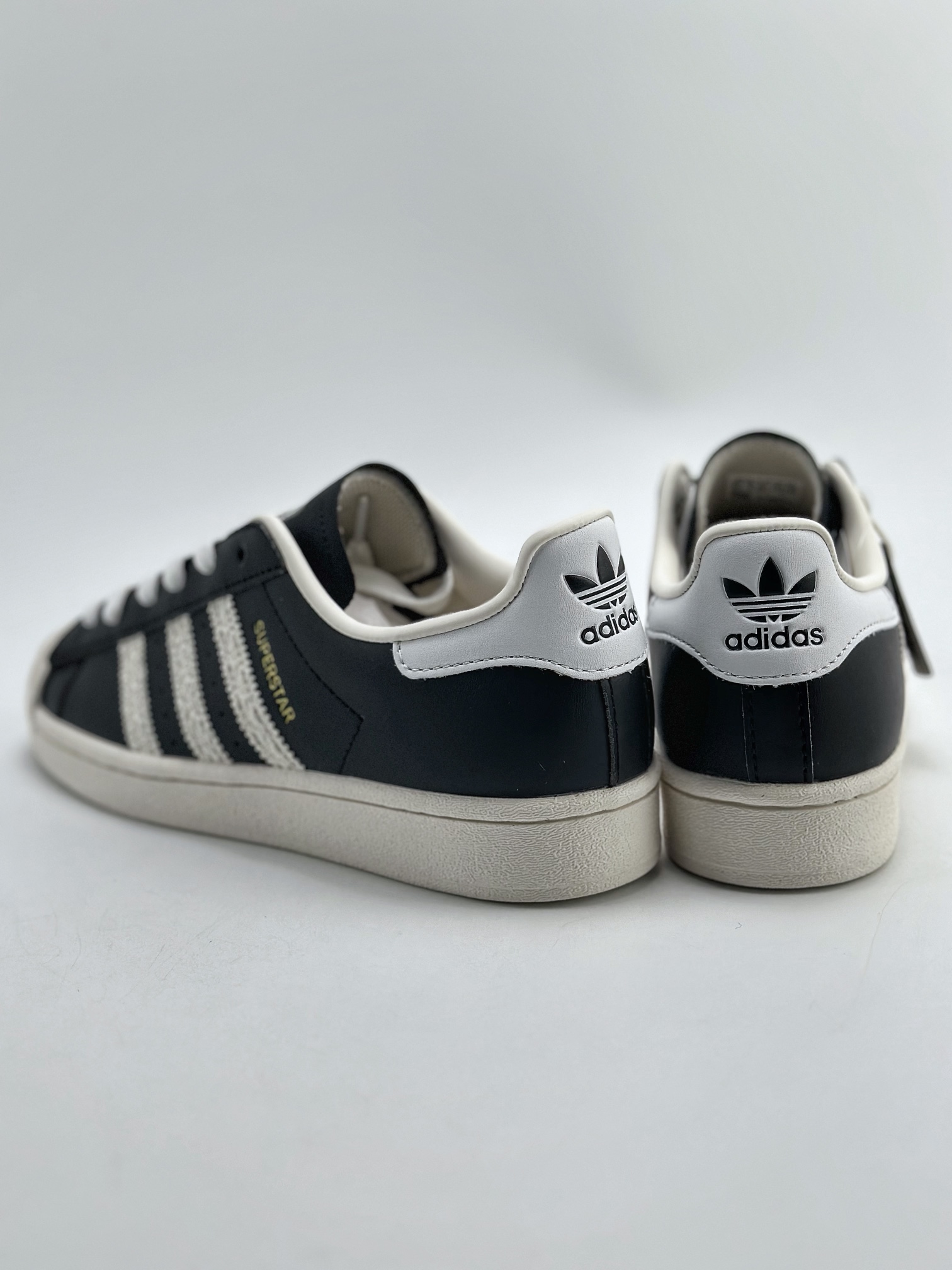 140 AdidasOriginals Superstar 贝壳头 黑白 ID4676