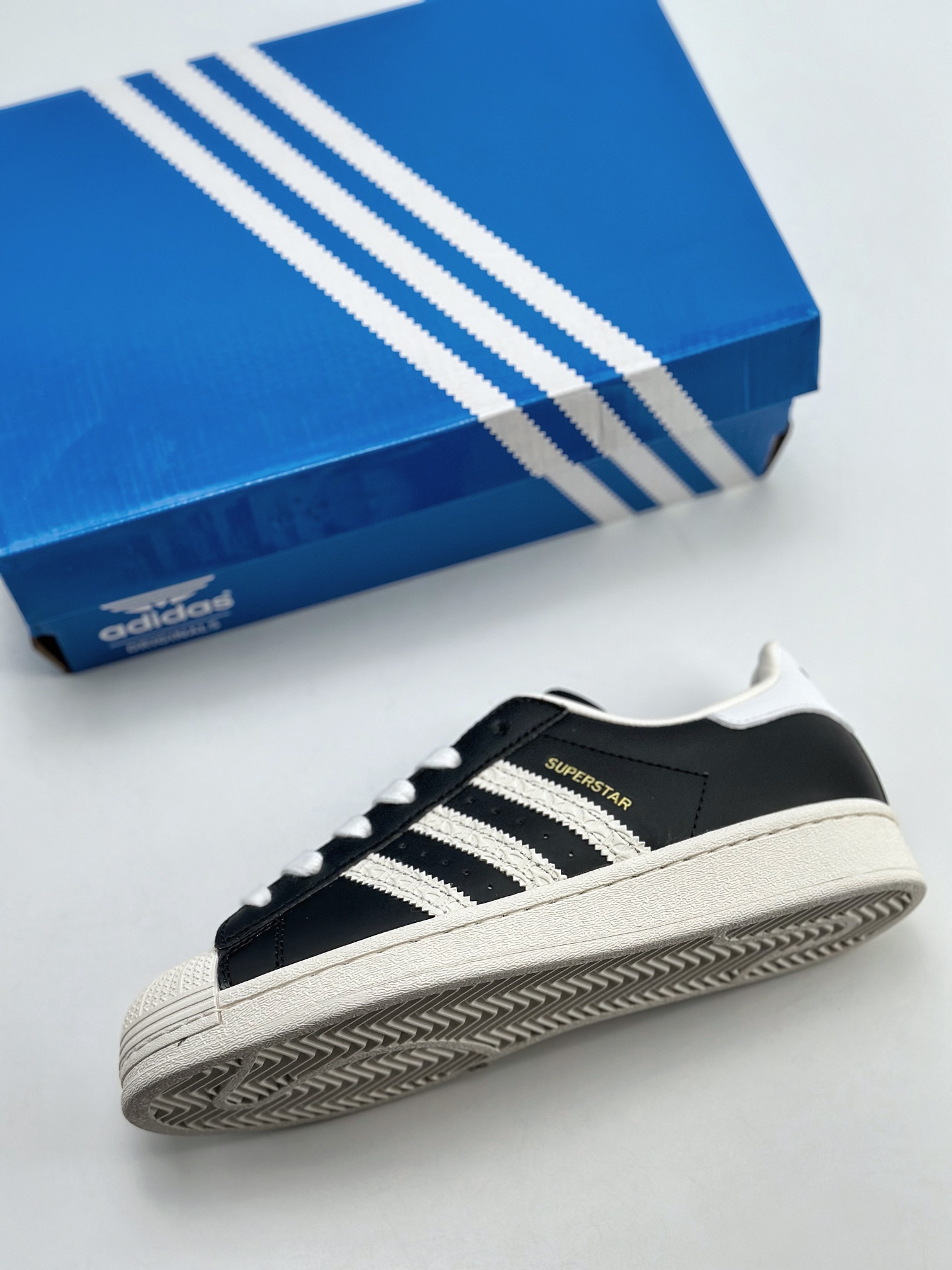 140 AdidasOriginals Superstar 贝壳头 黑白 ID4676