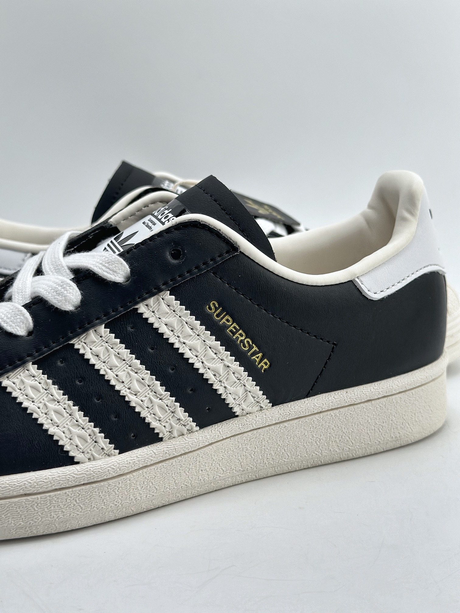 140 AdidasOriginals Superstar 贝壳头 黑白 ID4676