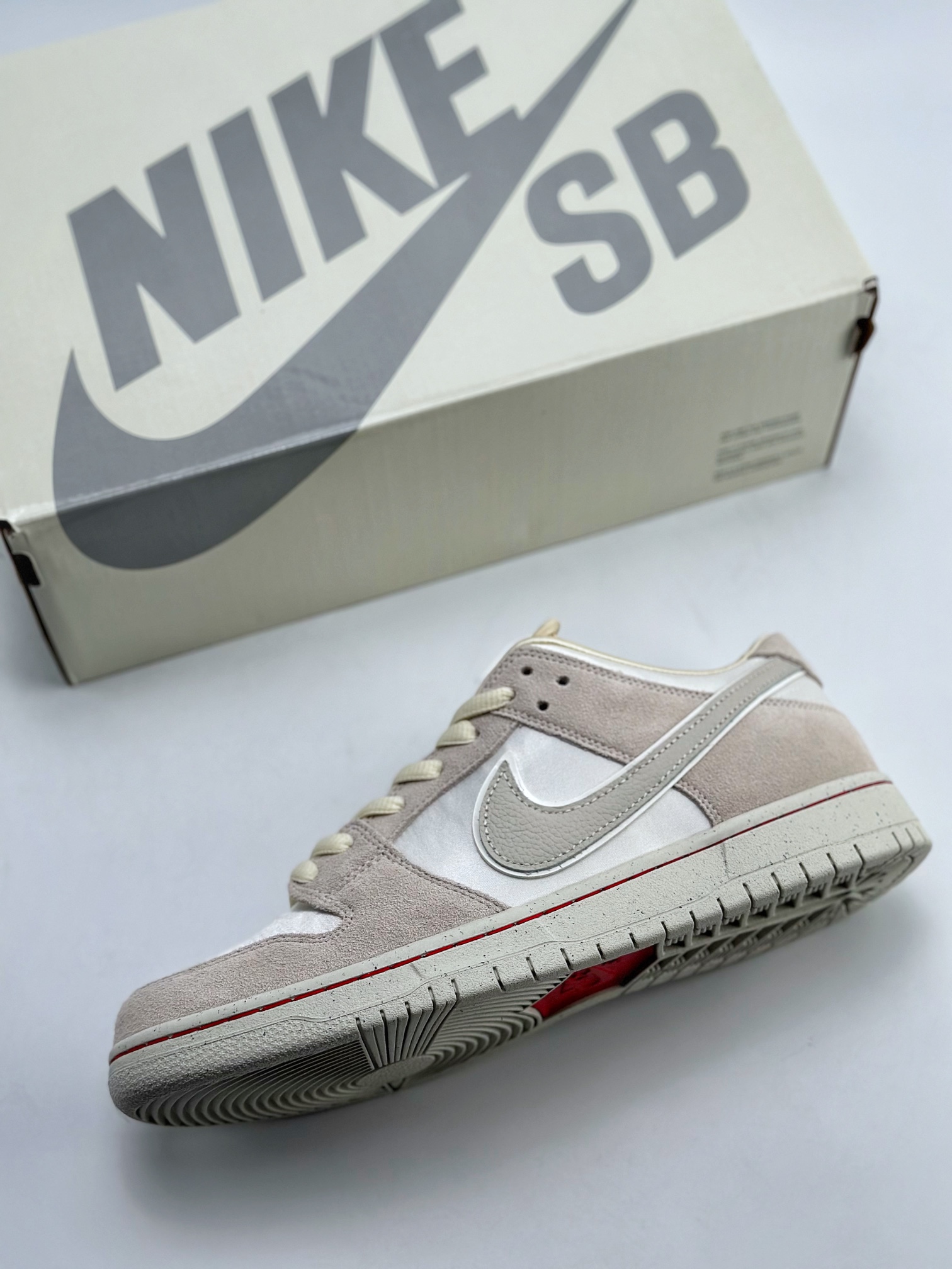 260 Nike SB Dunk Low Pro "Love Found" 爱之城 FZ5654-100