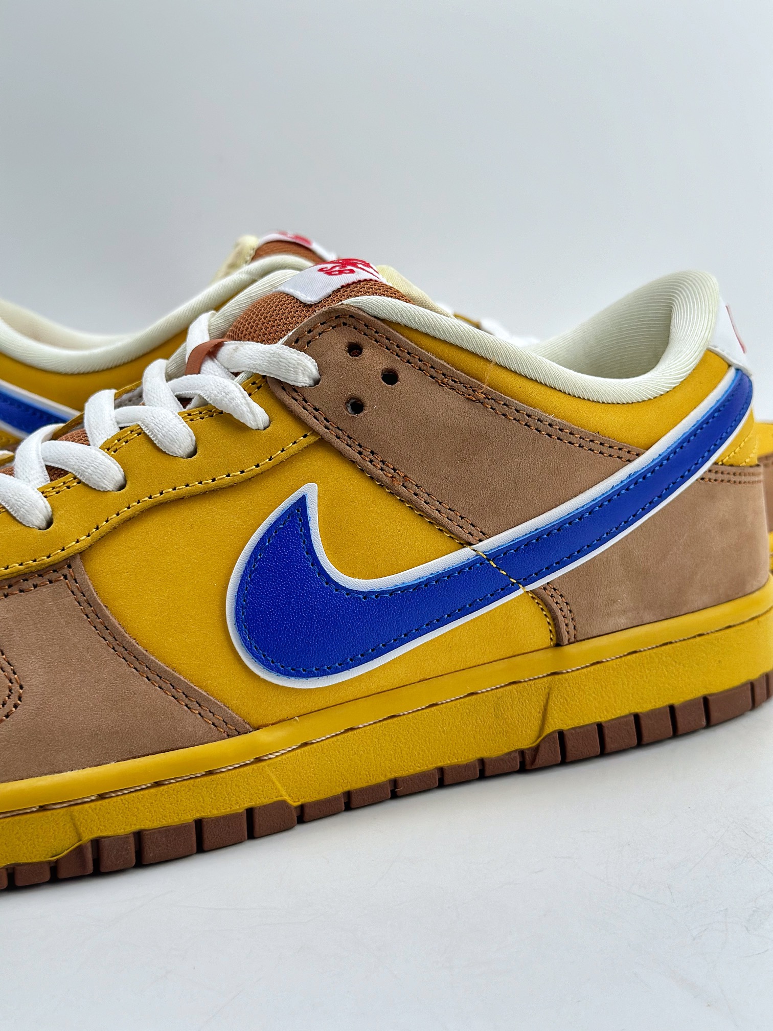 380 Nike SB Dunk Low Newcastle Brown Ale 313170-741