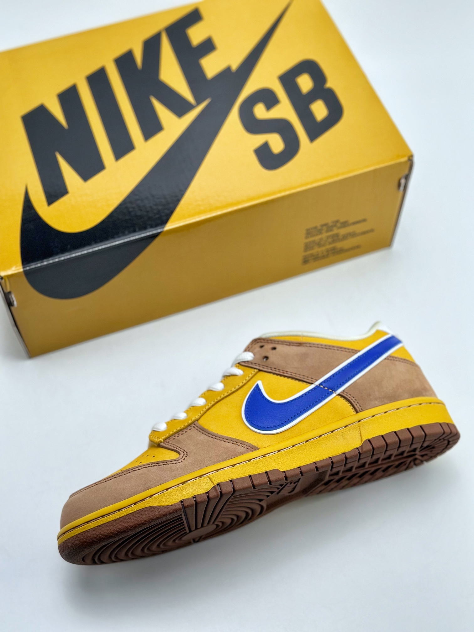 380 Nike SB Dunk Low Newcastle Brown Ale 313170-741