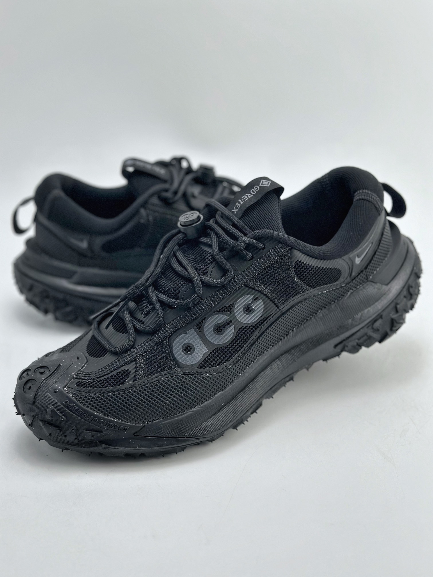 200 Nike  ACG MOUNTAIN FLY 2 LOW 外户登山列系越跑低帮休闲动运徒步鞋 HF6245-001