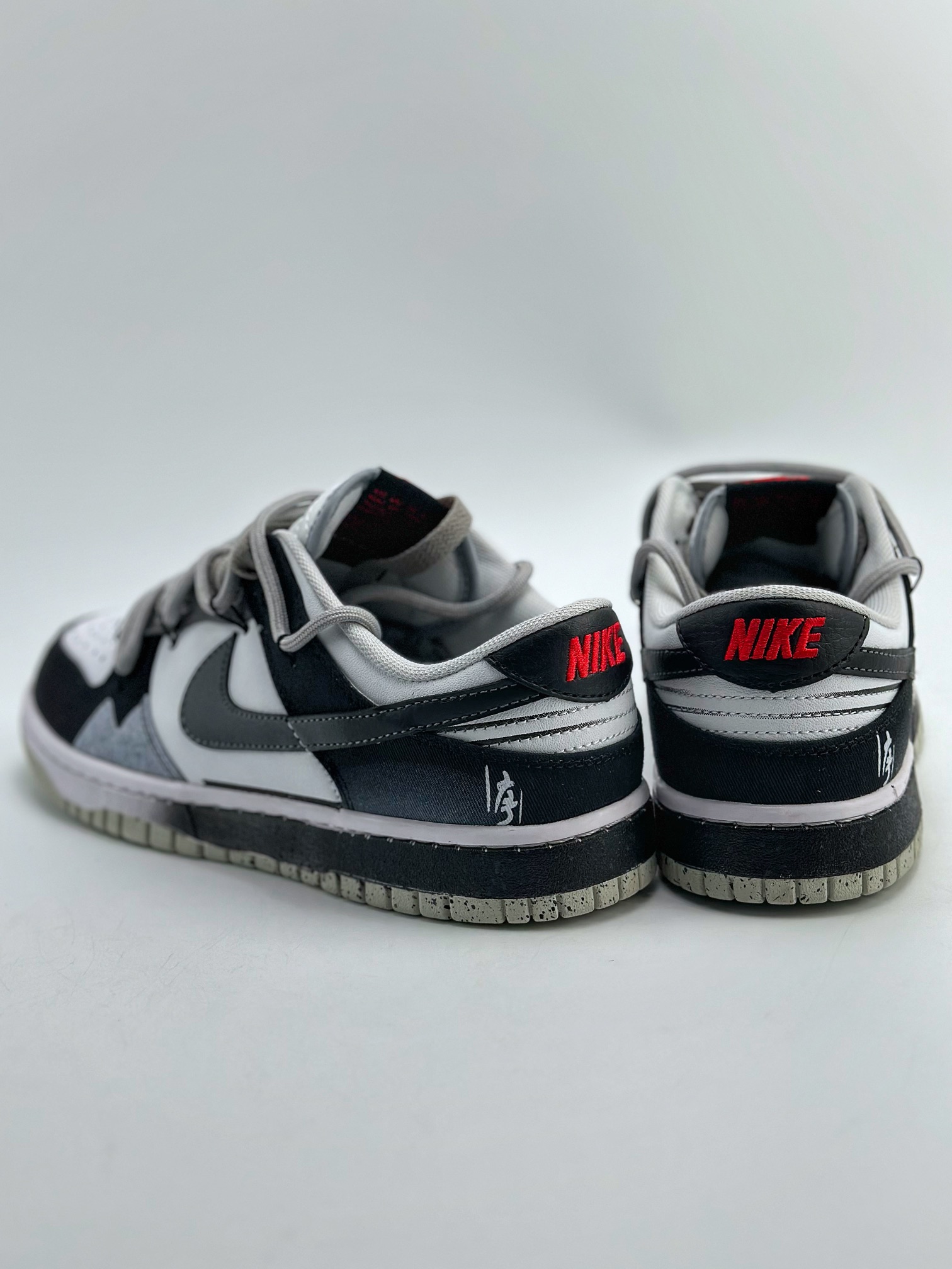 200 NIKE SB Dunk Low 纵身入山海 黑灰 DV0827-100