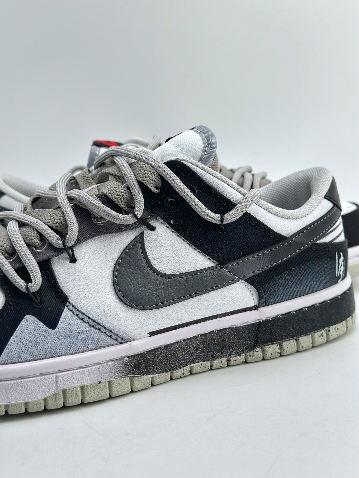 200 NIKE SB Dunk Low 纵身入山海 黑灰 DV0827-100