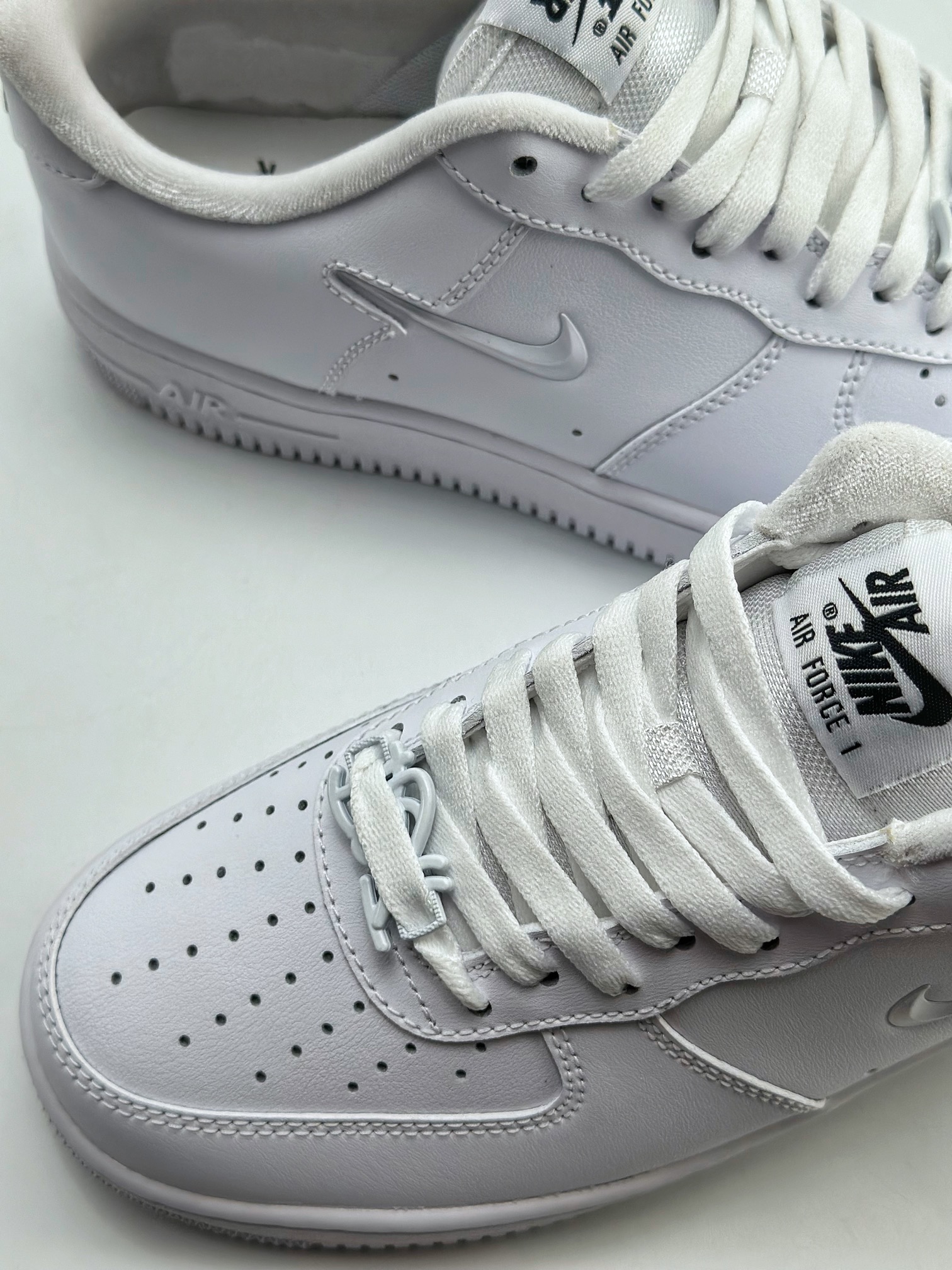 200 Nike Air Force 1 Low 07 小勾纯白 FB8251-100