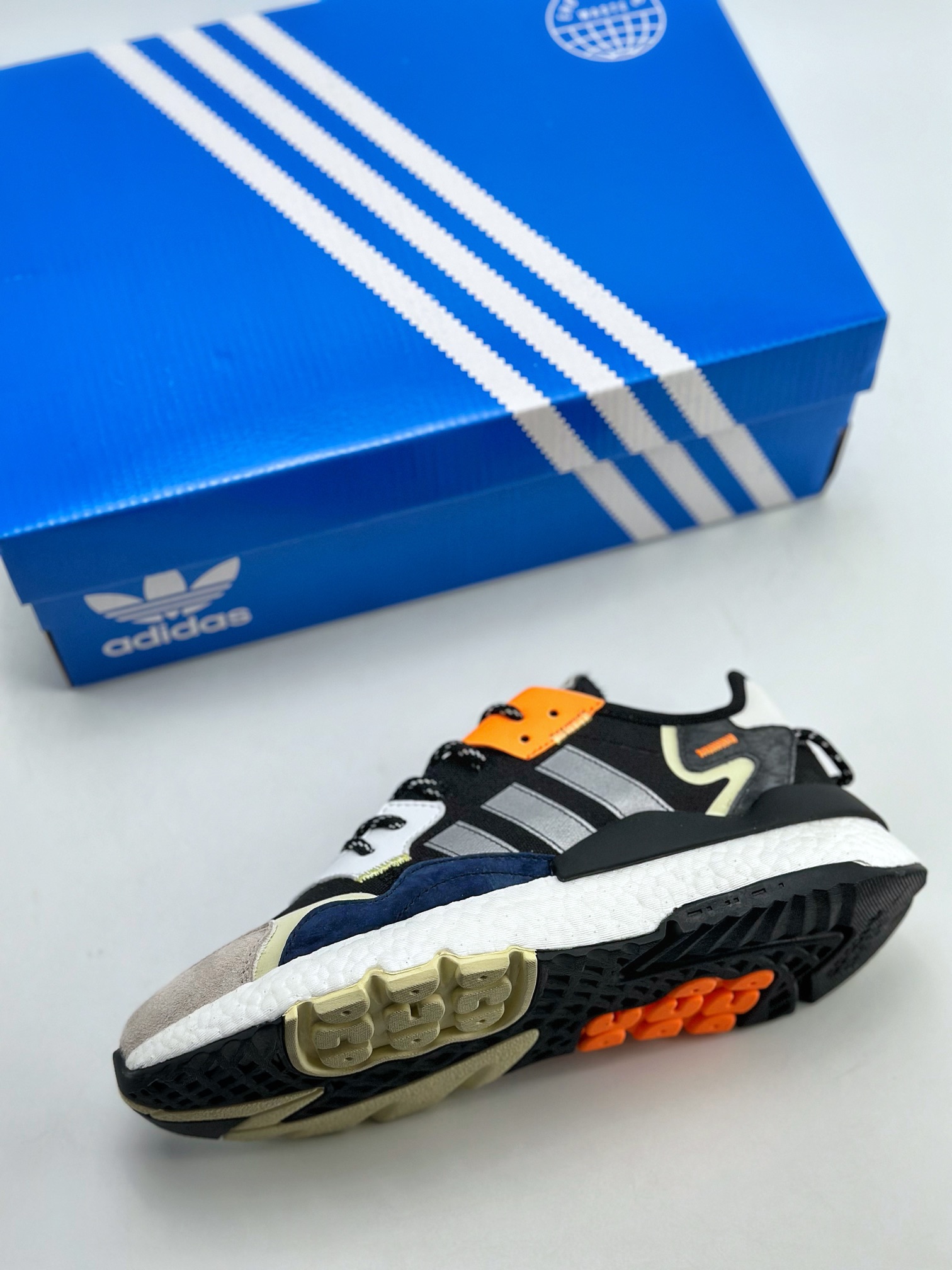 180 Adidas   Nite Jogger 2019 Boost 三叶草 联名夜行者复古跑鞋 IE1928