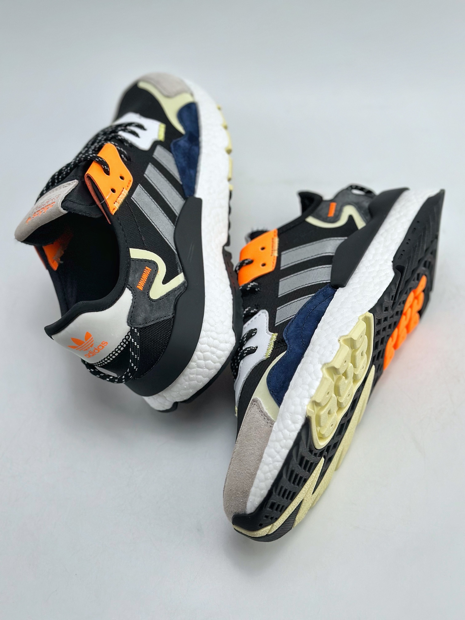 180 Adidas   Nite Jogger 2019 Boost 三叶草 联名夜行者复古跑鞋 IE1928