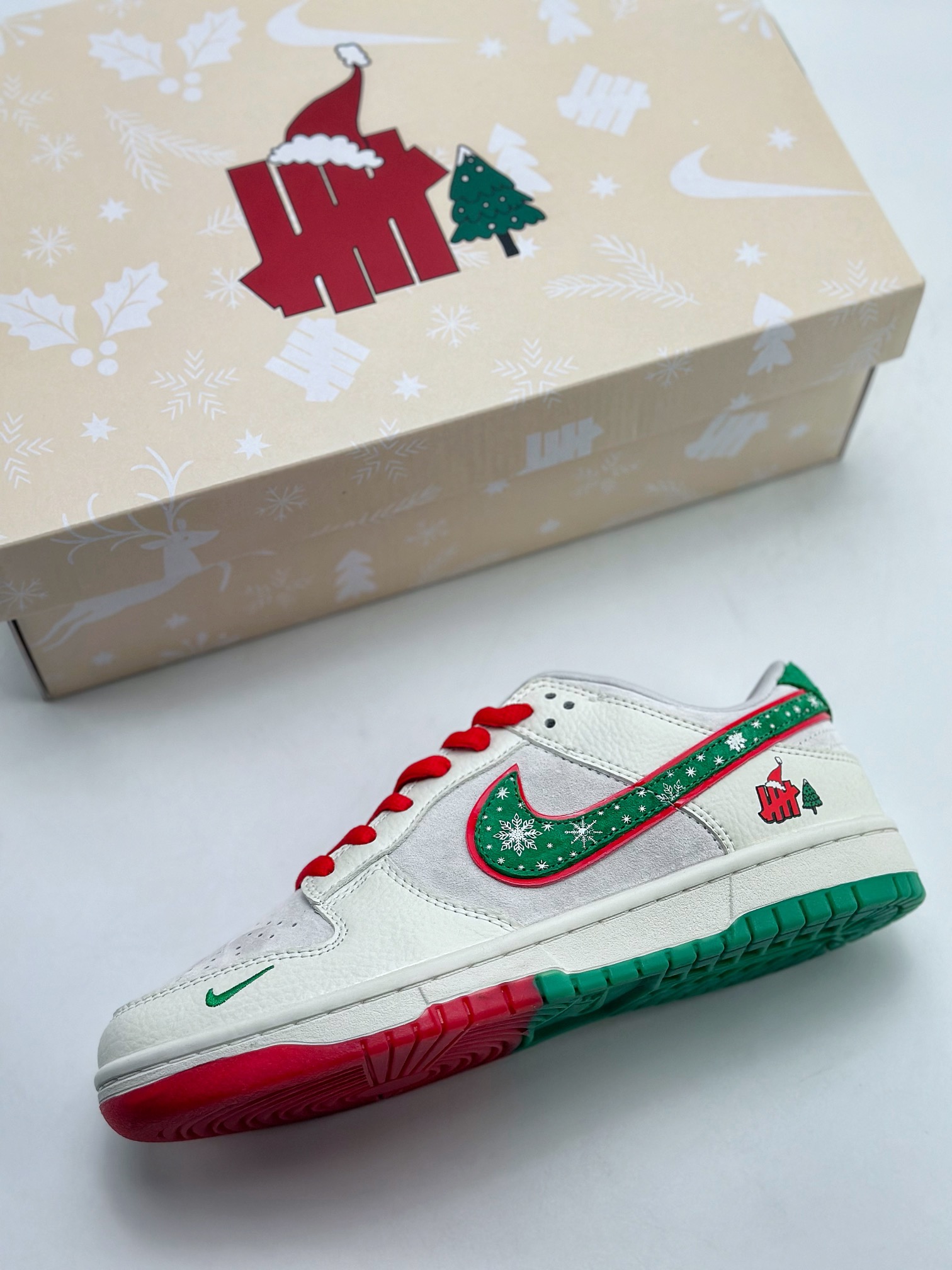 Nike SB Dunk Low x Undefeated High-end Custom Christmas XB5181-318