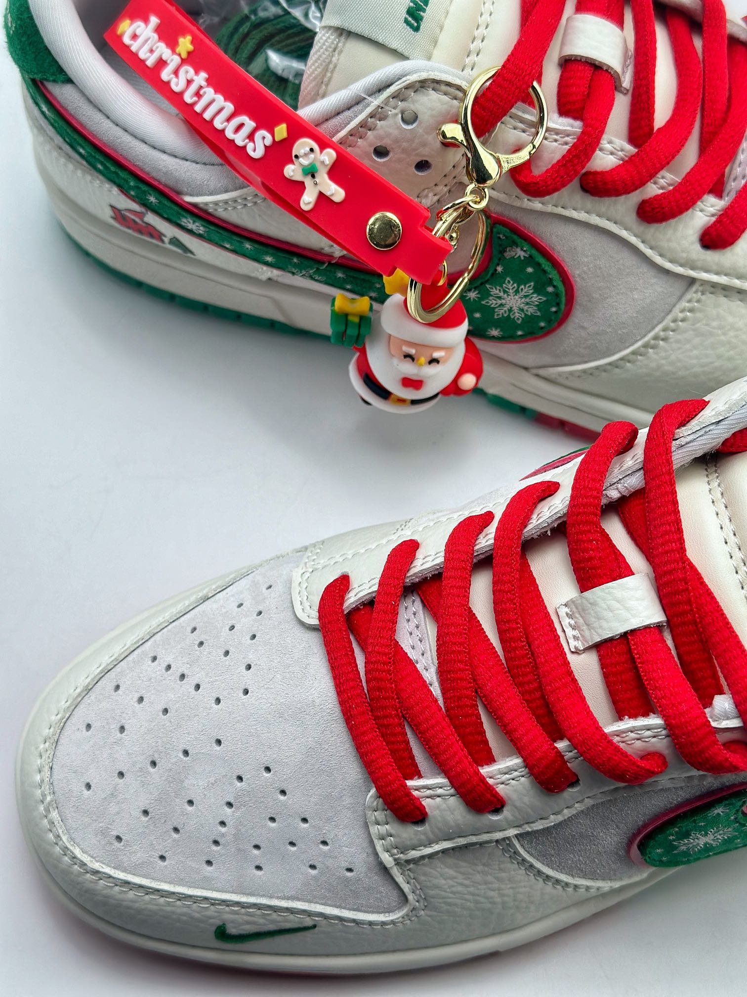 Nike SB Dunk Low x Undefeated High-end Custom Christmas XB5181-318